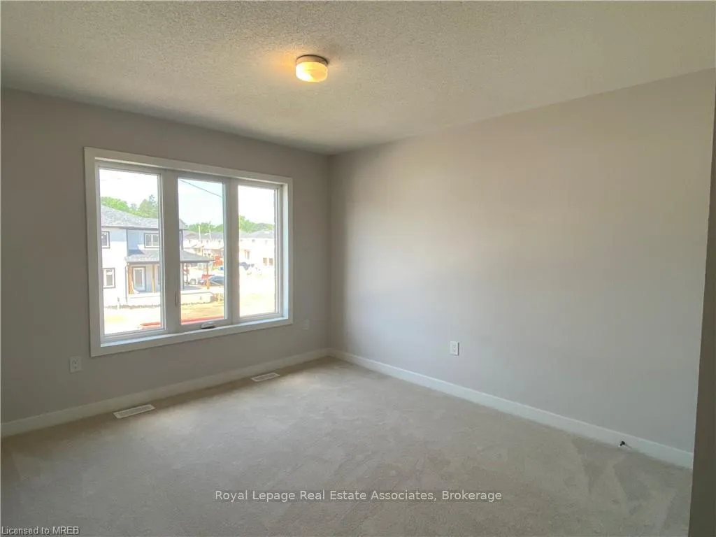 Photo 15 of 31 Butternut Drive, Norfolk, Simcoe — HOMEH