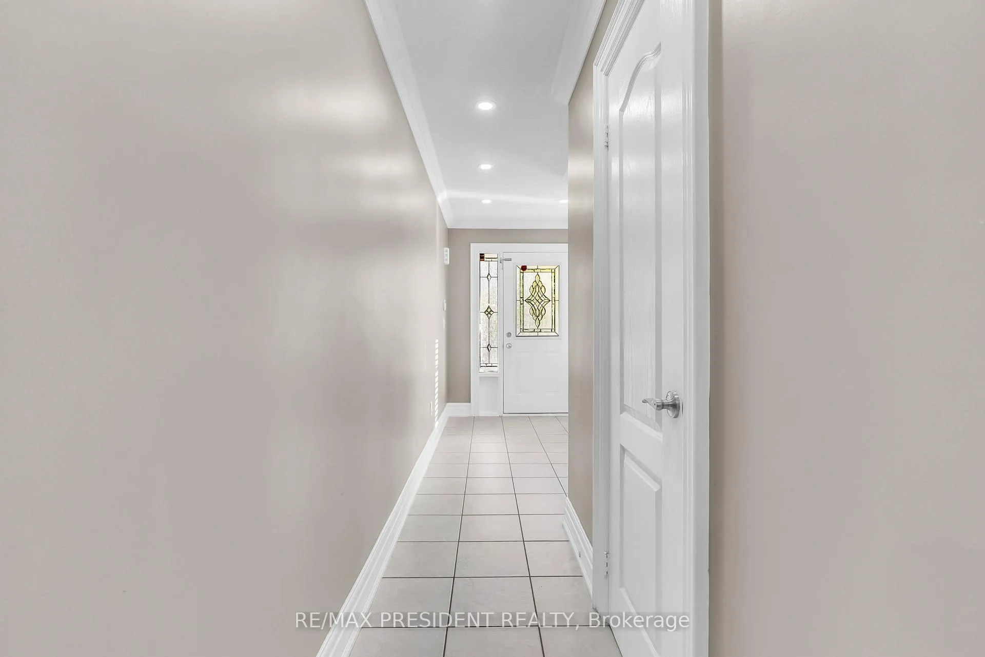 Photo 9 of 82 Tarquini Crescent, Caledon, Bolton West — HOMEH