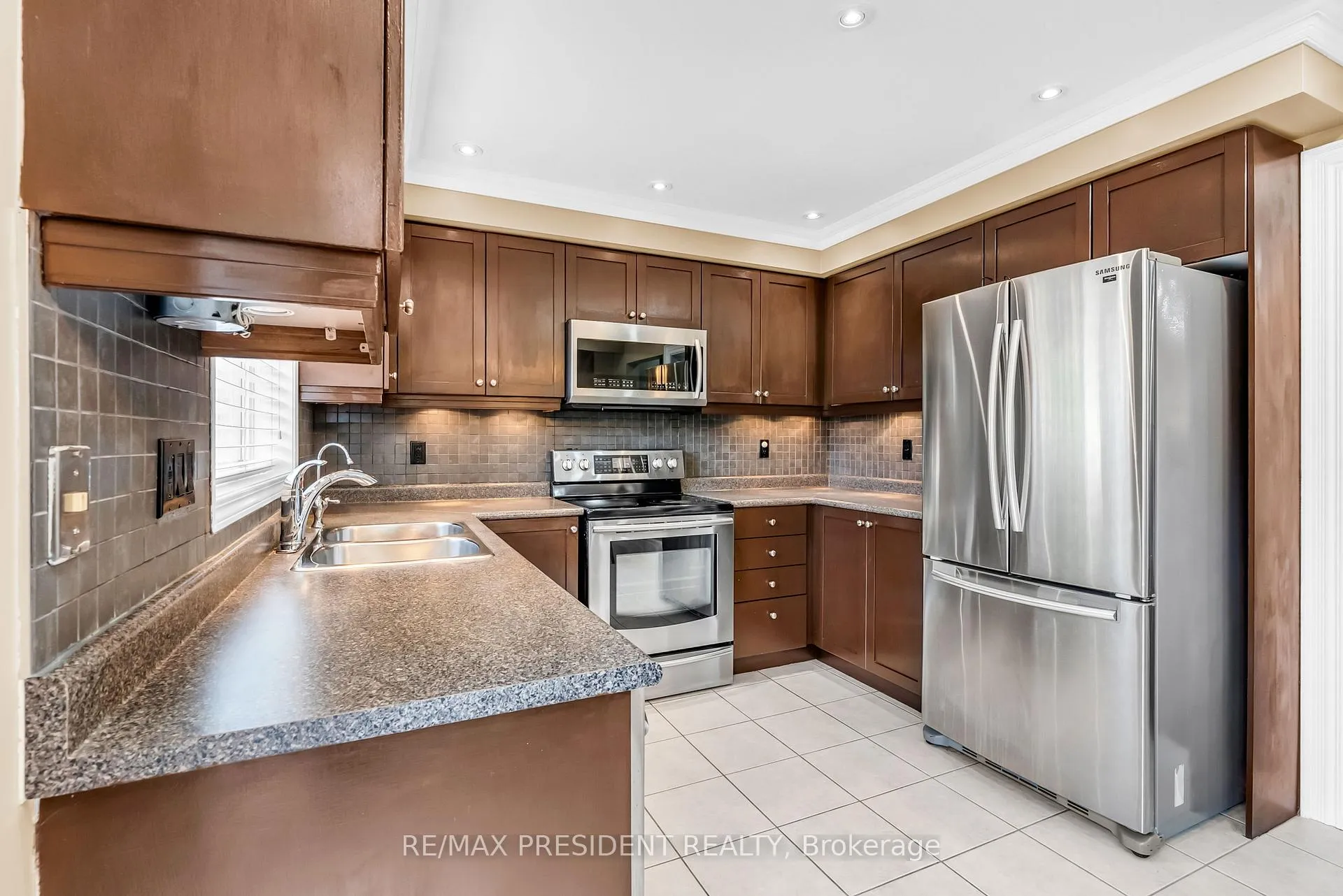 Photo 18 of 82 Tarquini Crescent, Caledon, Bolton West — HOMEH