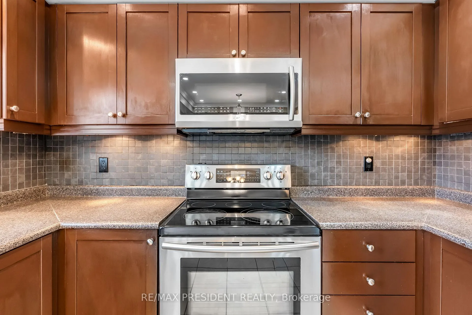Photo 21 of 82 Tarquini Crescent, Caledon, Bolton West — HOMEH