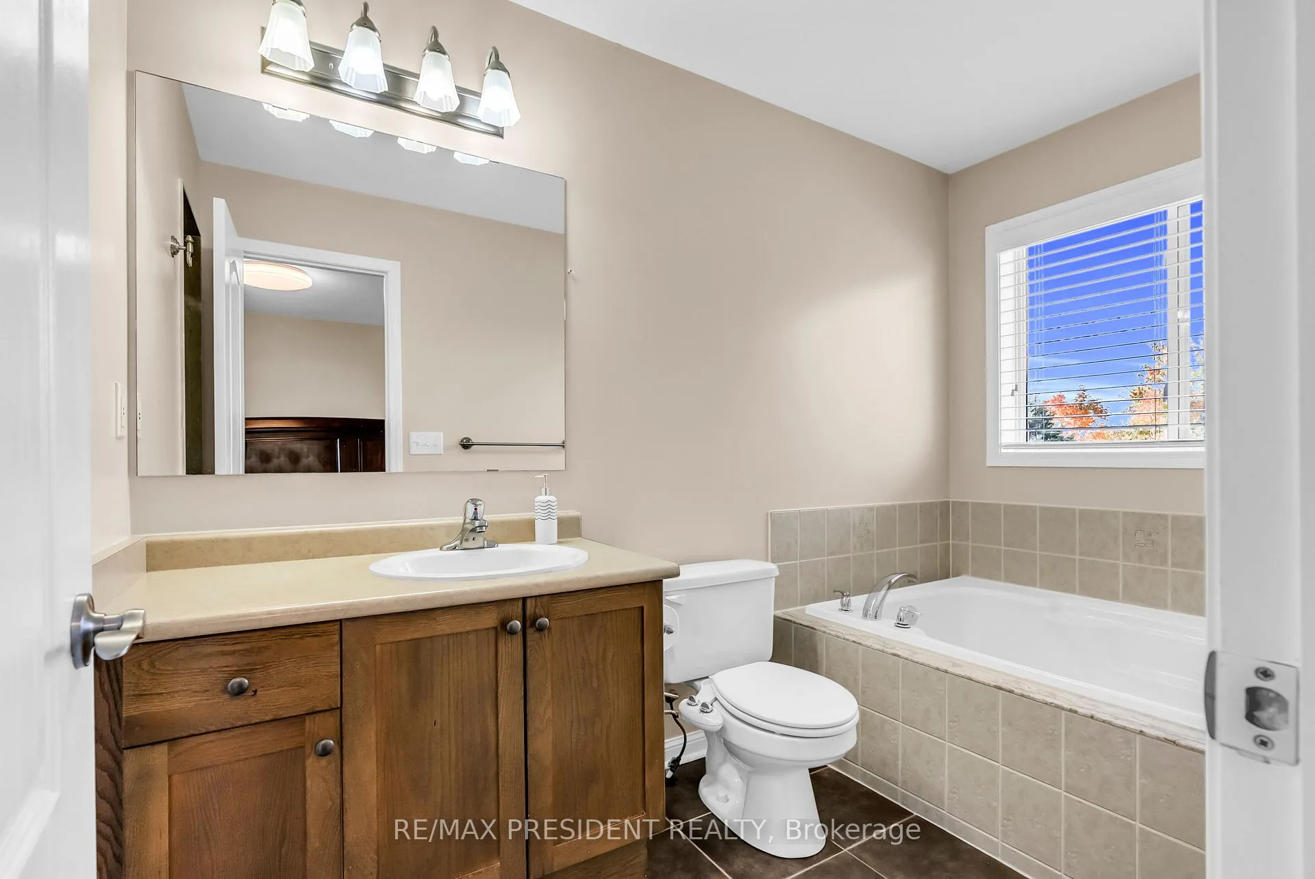 Photo 27 of 82 Tarquini Crescent, Caledon, Bolton West — HOMEH