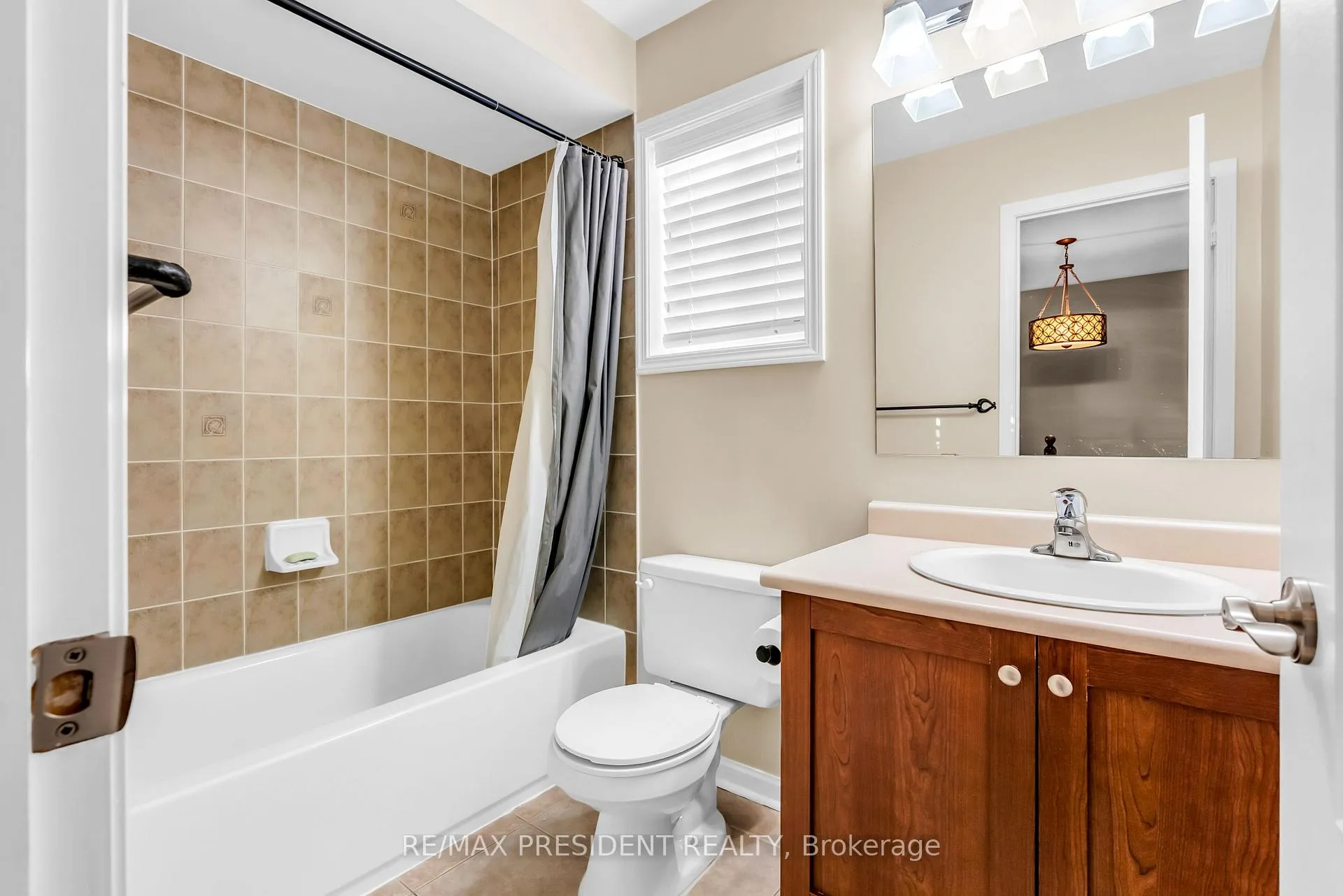 Photo 33 of 82 Tarquini Crescent, Caledon, Bolton West — HOMEH