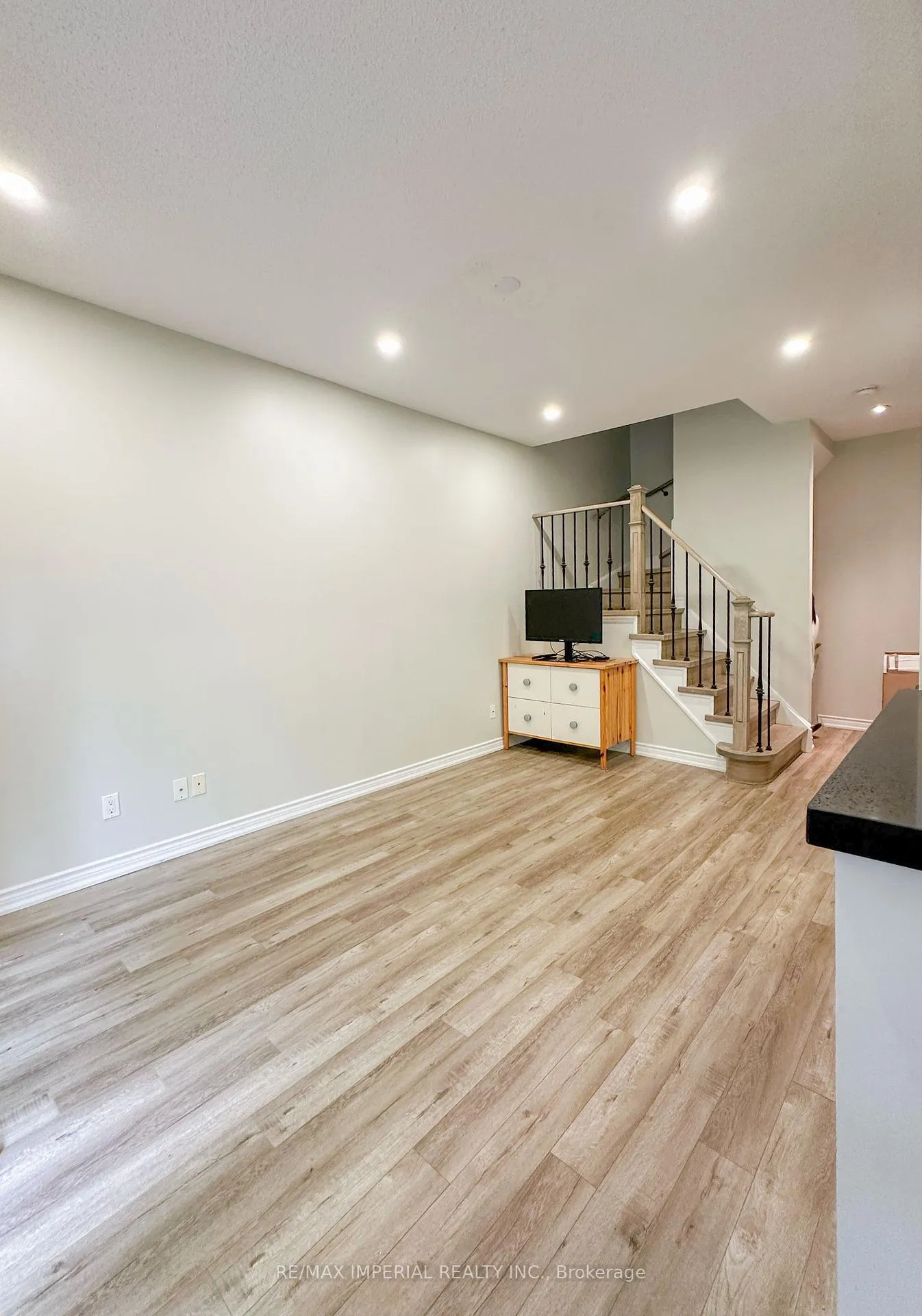Photo 2 of Unit #3, 16 Cox Boulevard, Markham, Unionville — HOMEH