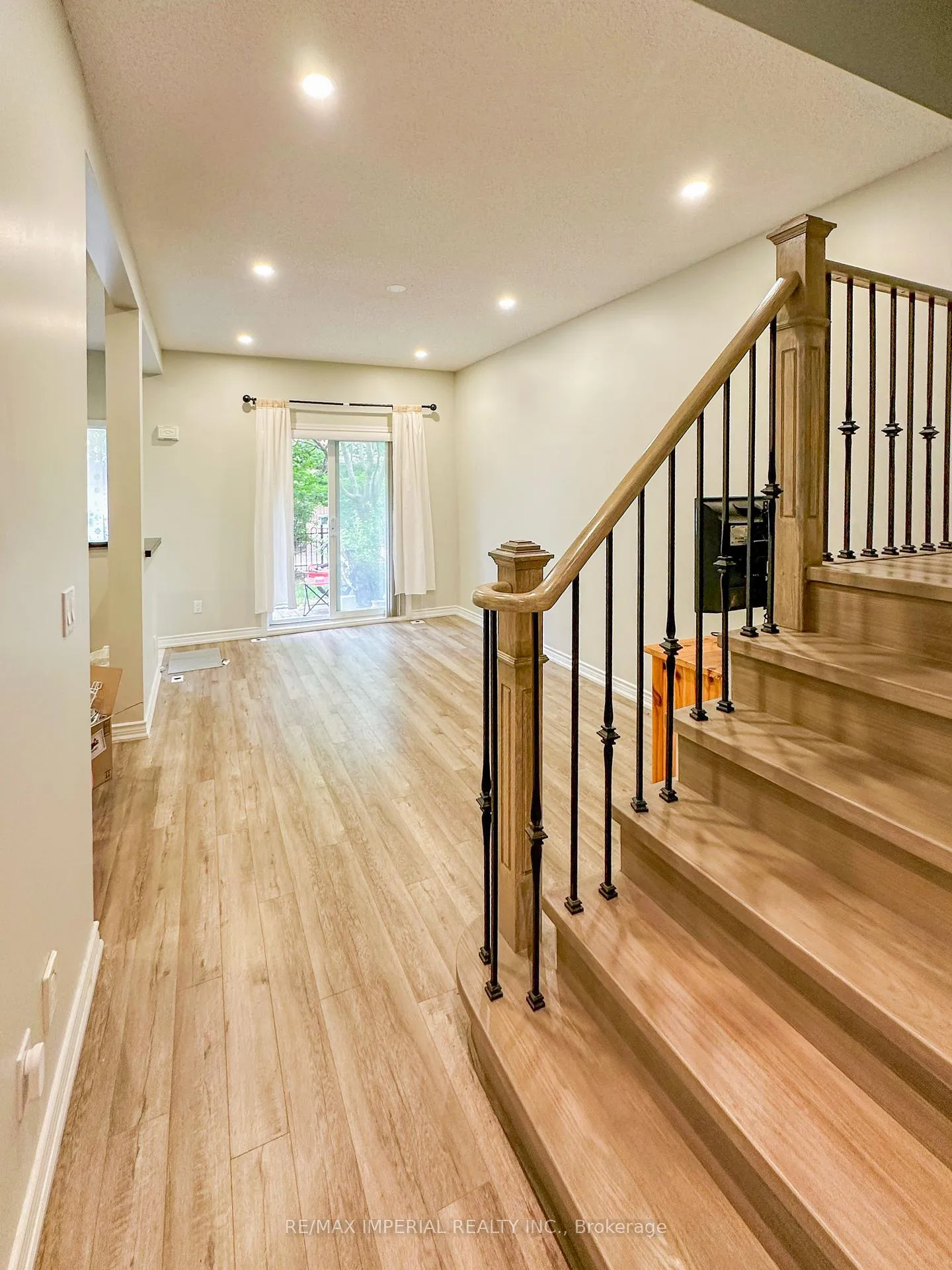 Photo 3 of Unit #3, 16 Cox Boulevard, Markham, Unionville — HOMEH