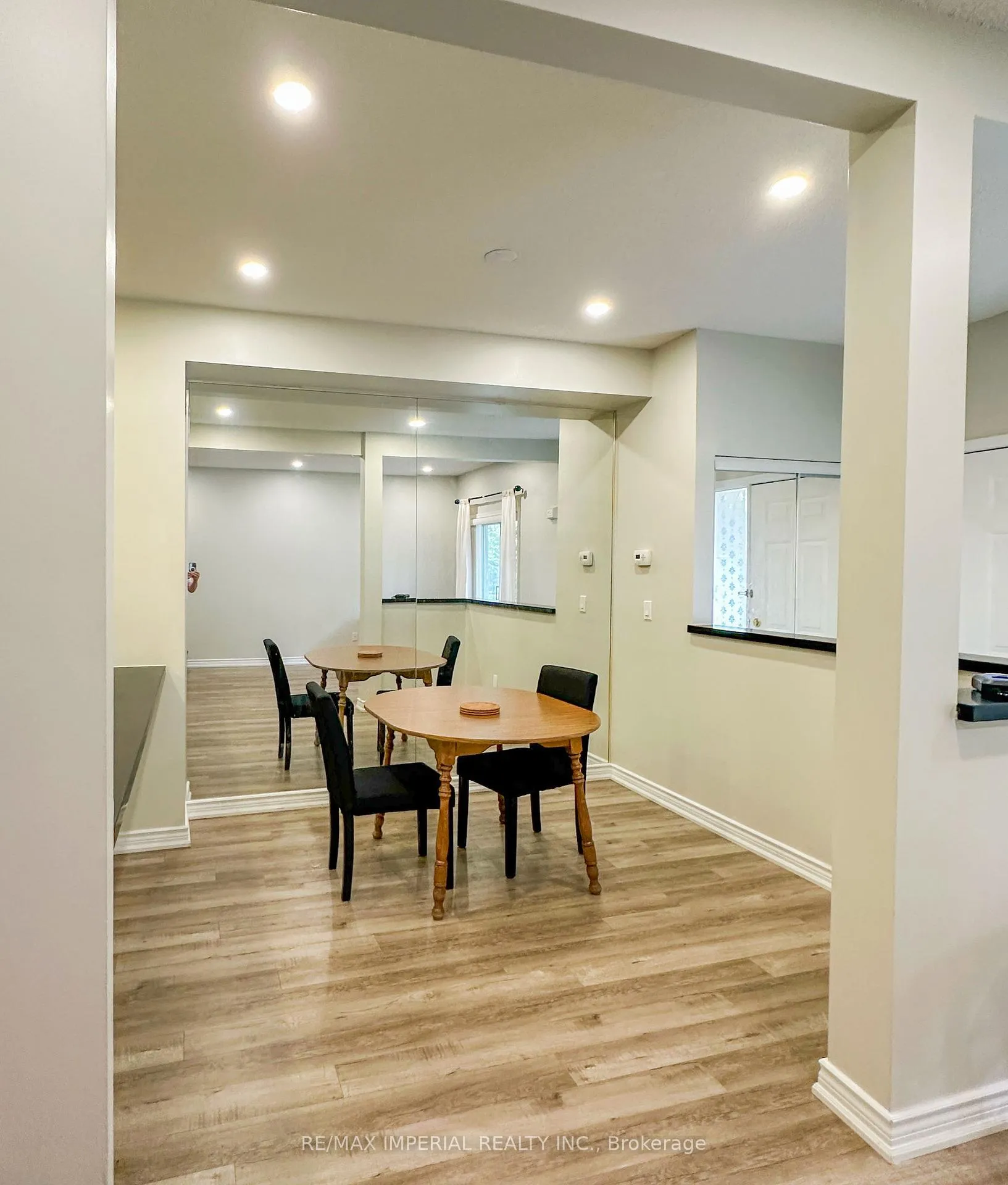 Photo 4 of Unit #3, 16 Cox Boulevard, Markham, Unionville — HOMEH