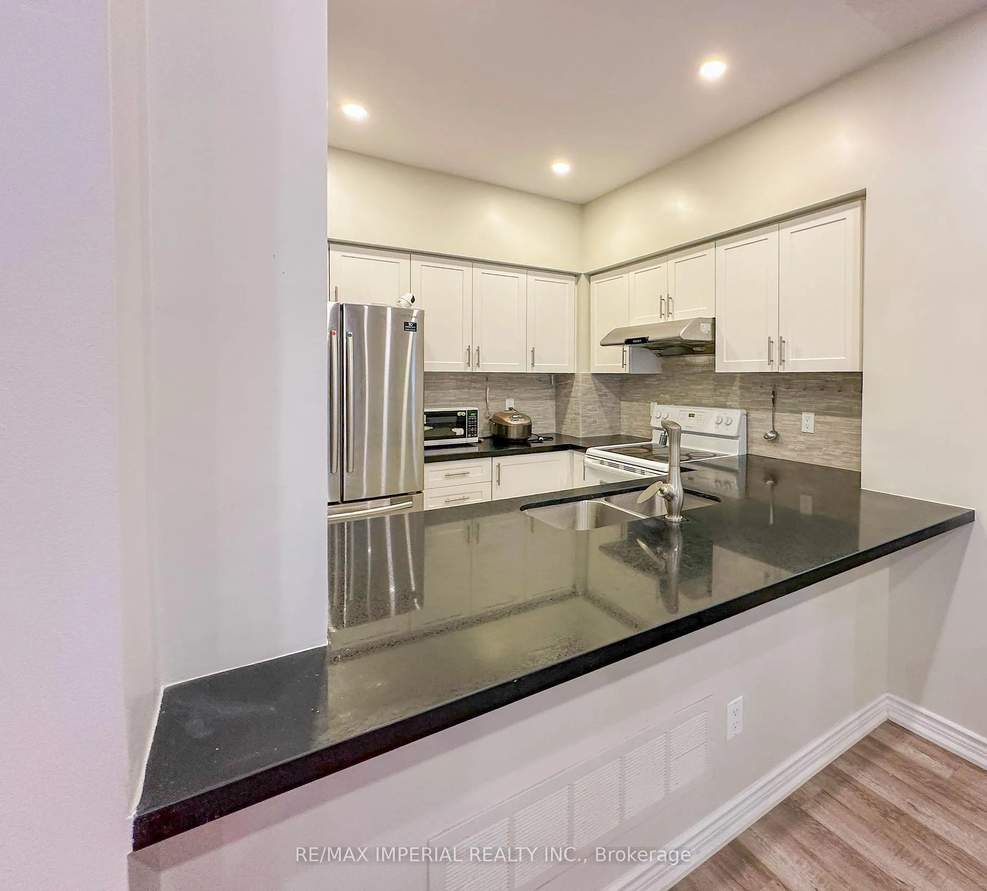 Photo 7 of Unit #3, 16 Cox Boulevard, Markham, Unionville — HOMEH