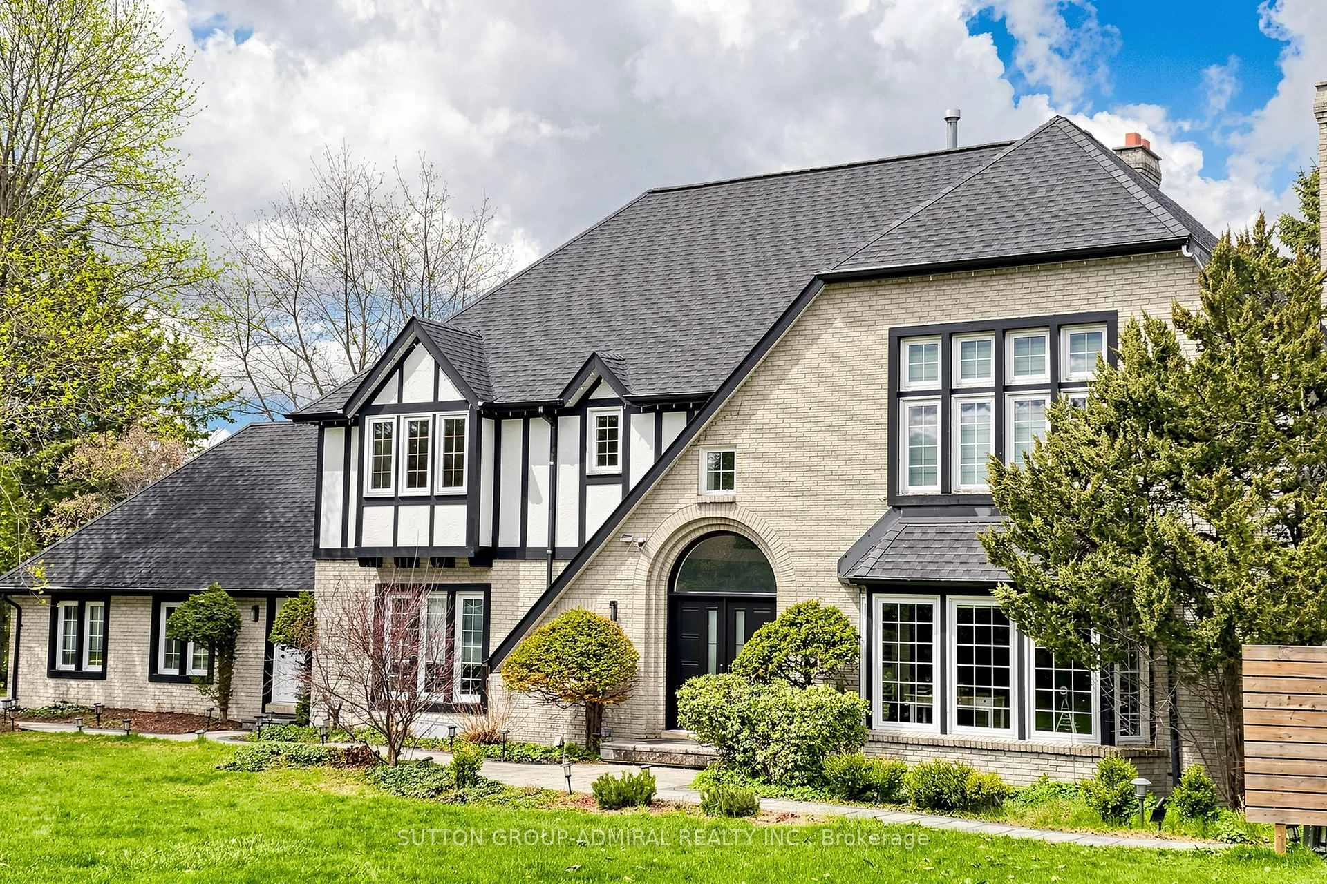 Photo 2 of 2 Gilbert Drive, Aurora, Aurora Estates — HOMEH