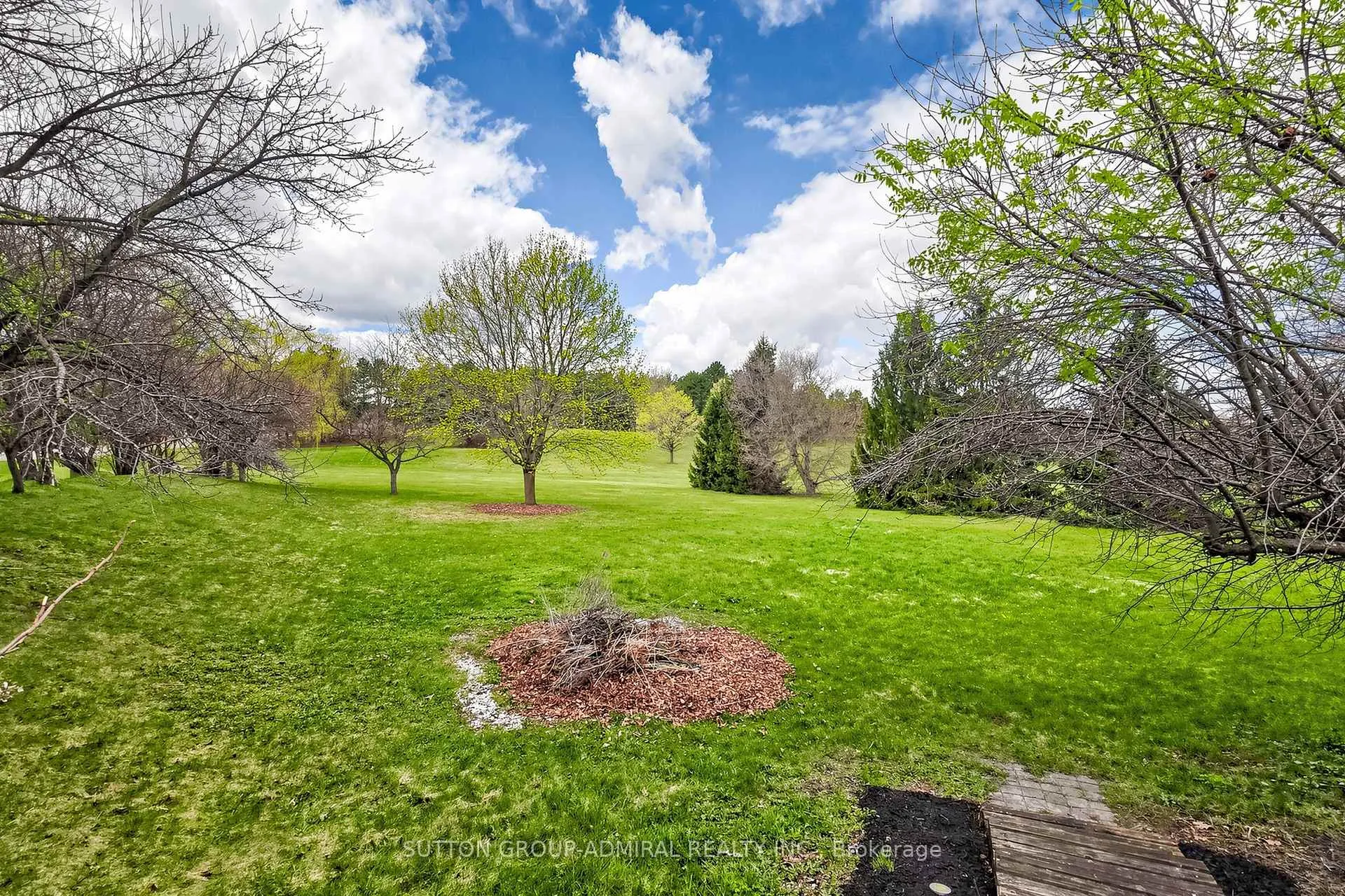 Photo 42 of 2 Gilbert Drive, Aurora, Aurora Estates — HOMEH