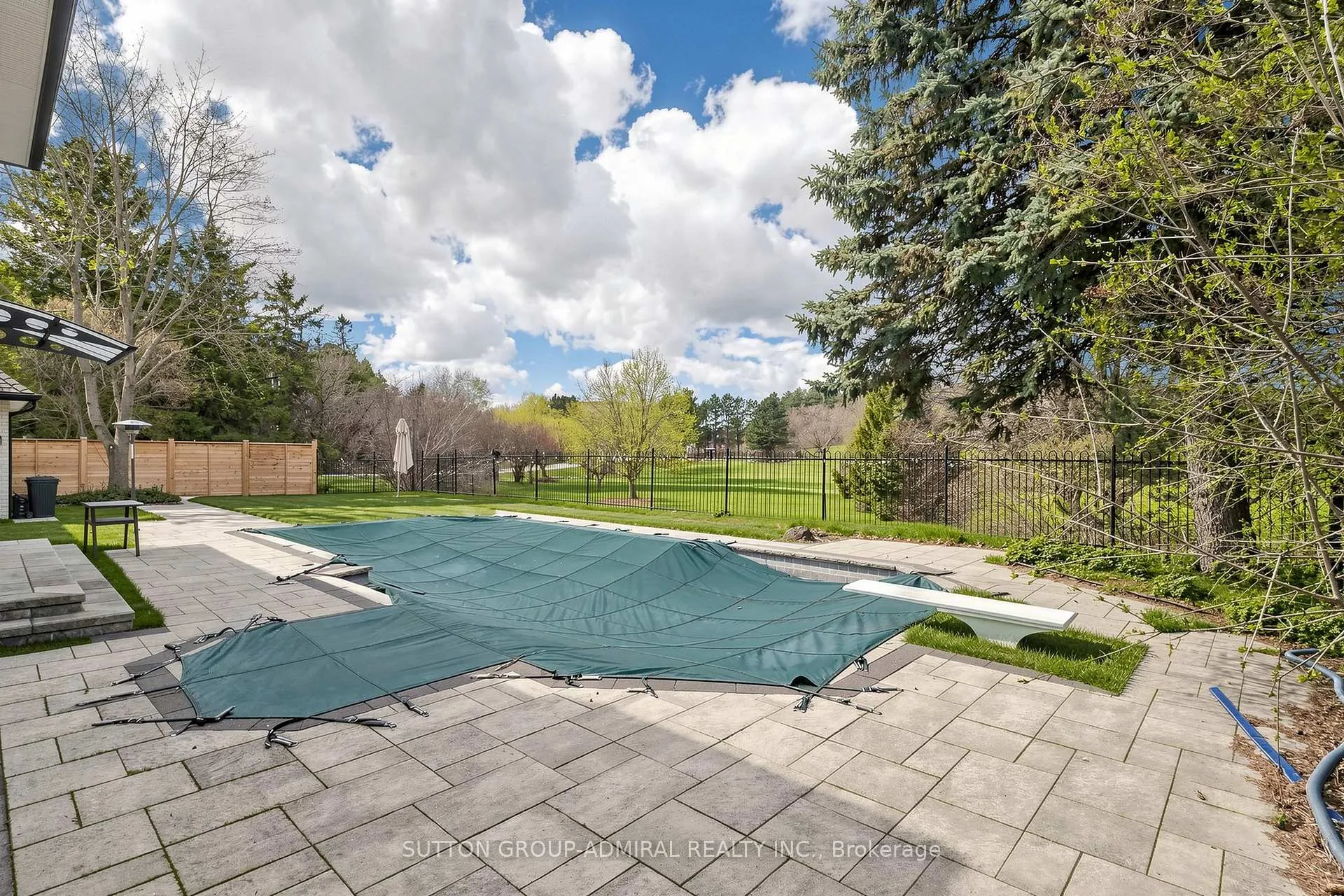 Photo 43 of 2 Gilbert Drive, Aurora, Aurora Estates — HOMEH