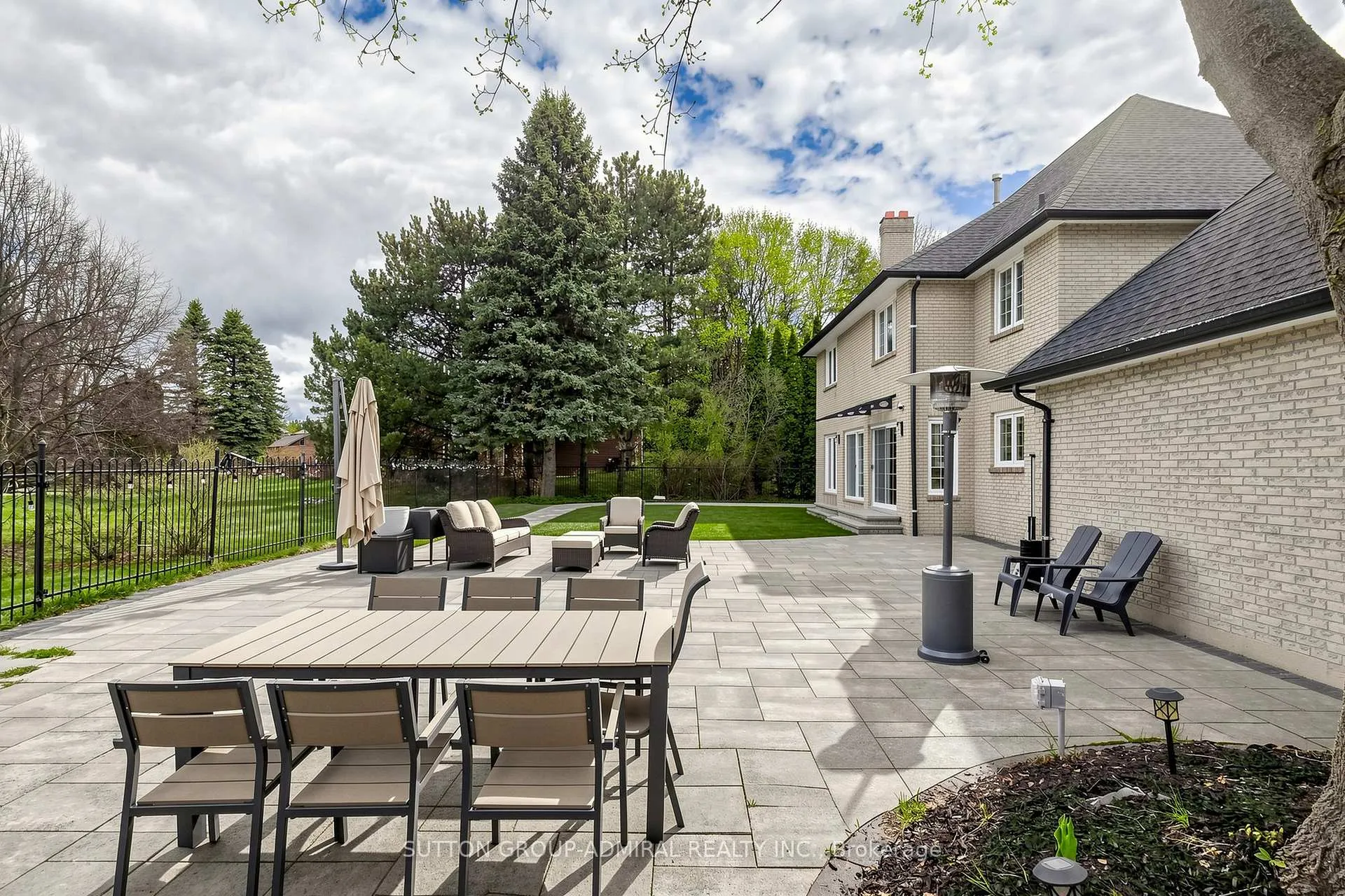 Photo 44 of 2 Gilbert Drive, Aurora, Aurora Estates — HOMEH