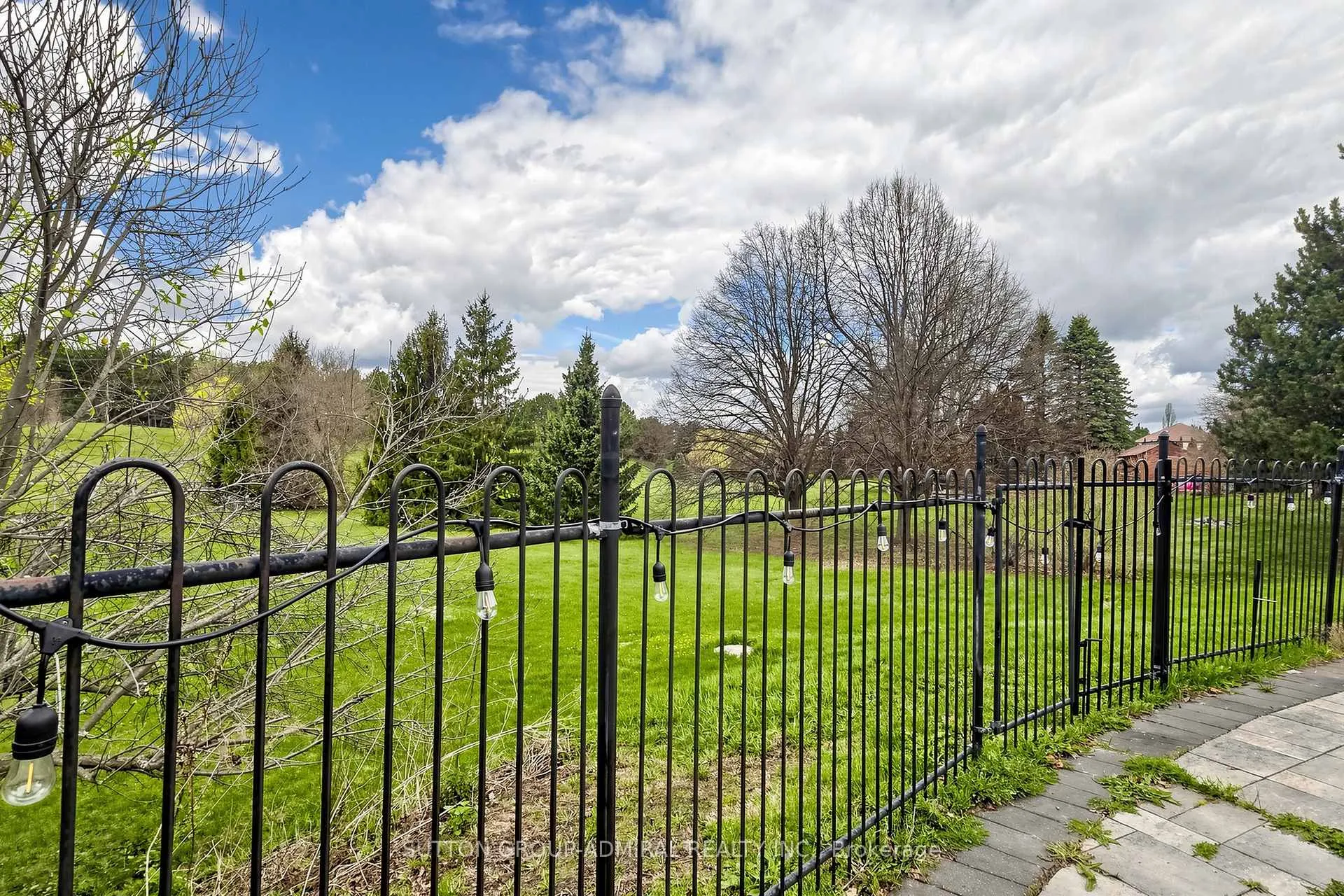 Photo 45 of 2 Gilbert Drive, Aurora, Aurora Estates — HOMEH