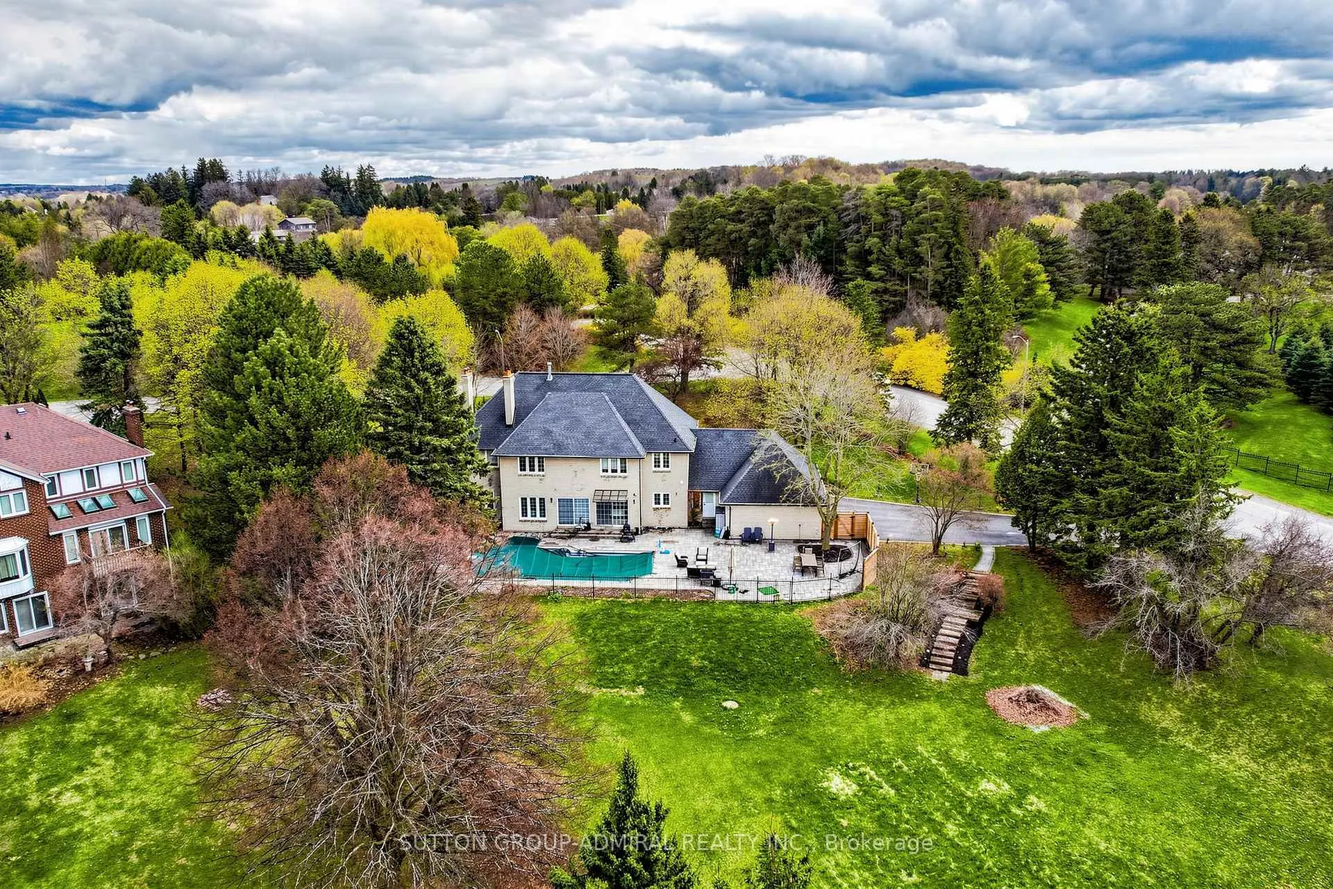 Photo 47 of 2 Gilbert Drive, Aurora, Aurora Estates — HOMEH