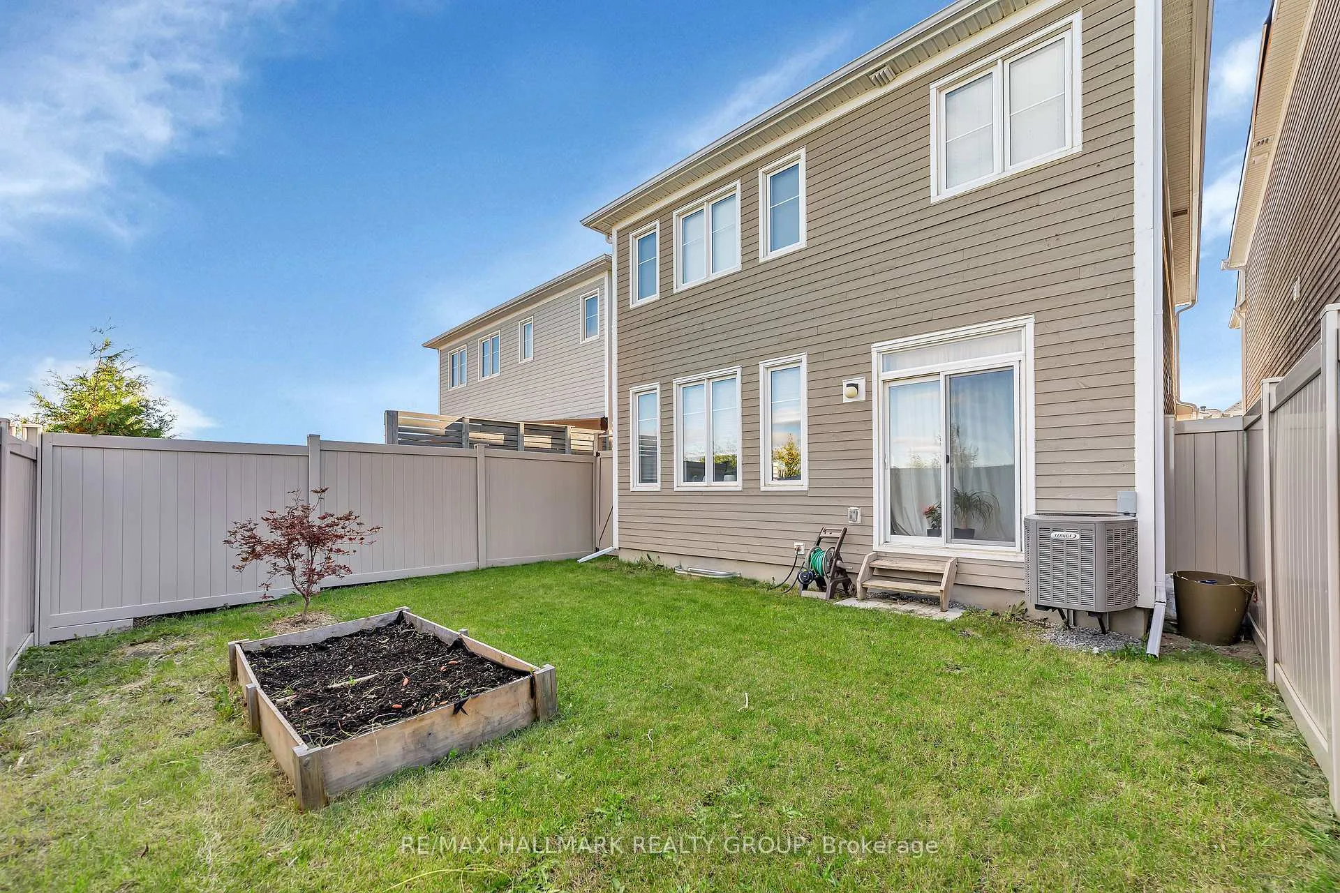 Photo 19 of 96 Cantle Crescent, Ottawa, Goulbourn Twp From Franktown Rd/South To Rideau — HOMEH