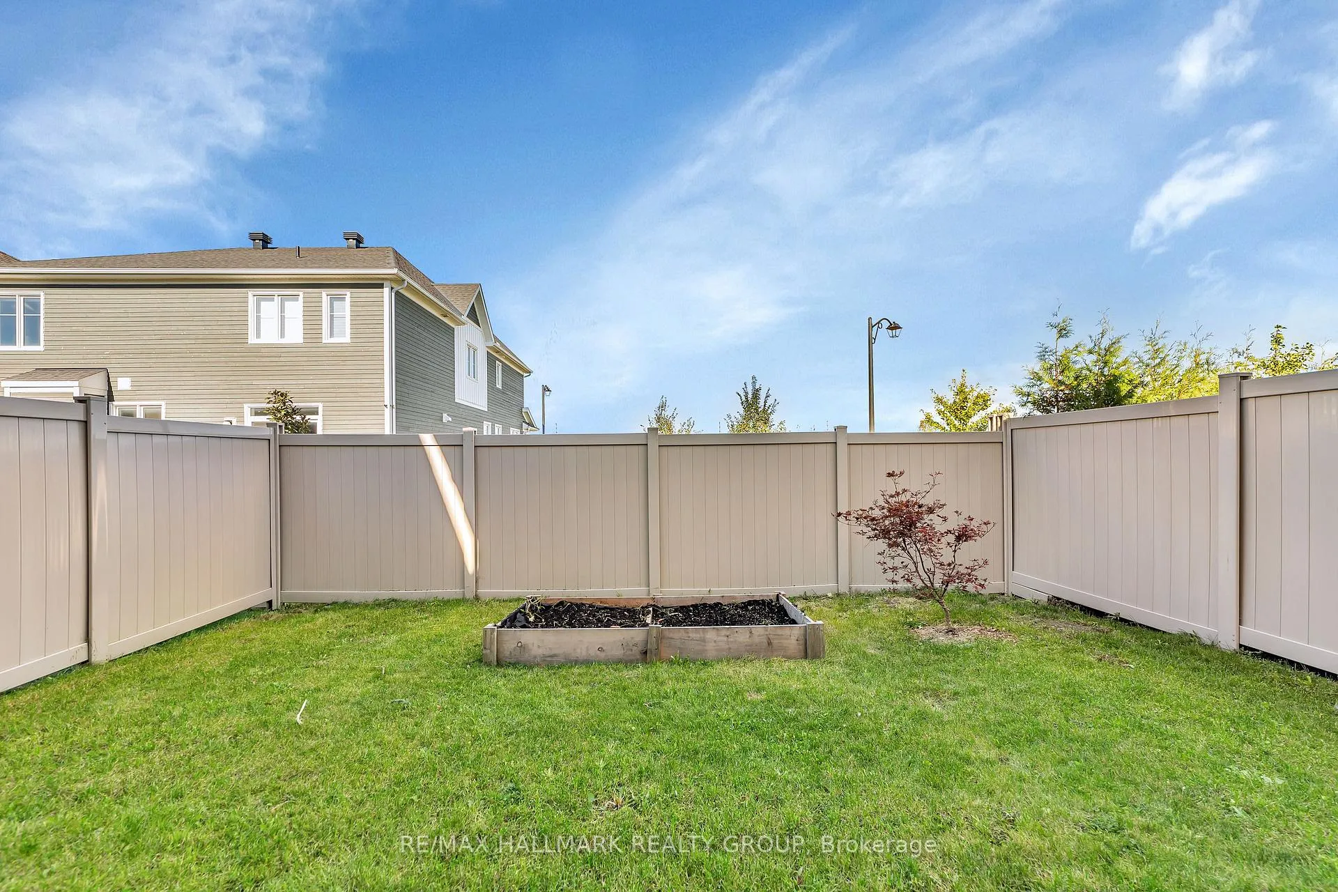 Photo 20 of 96 Cantle Crescent, Ottawa, Goulbourn Twp From Franktown Rd/South To Rideau — HOMEH