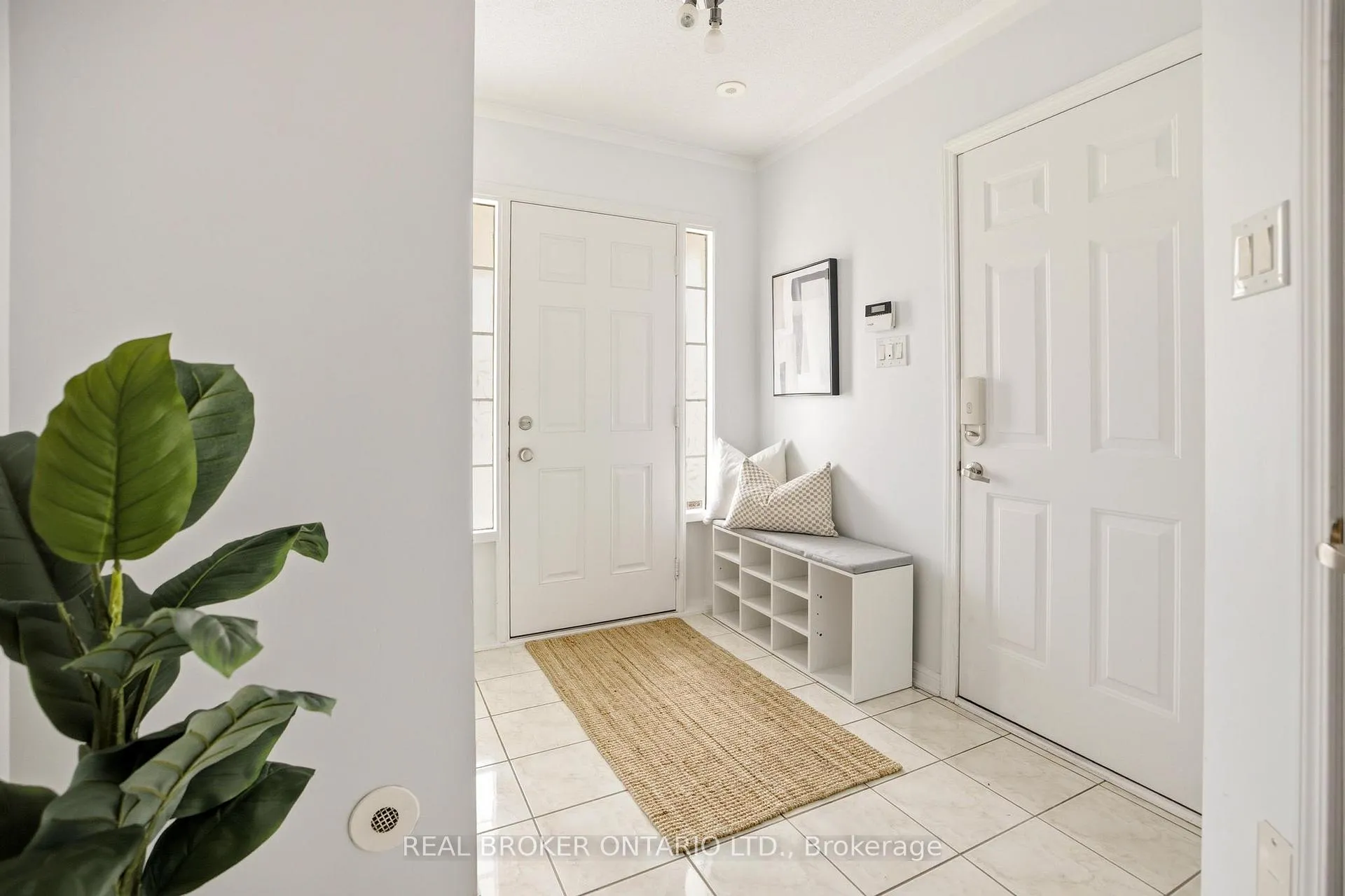 Photo 4 of 806 Shortreed Crescent, Milton, Coates — HOMEH