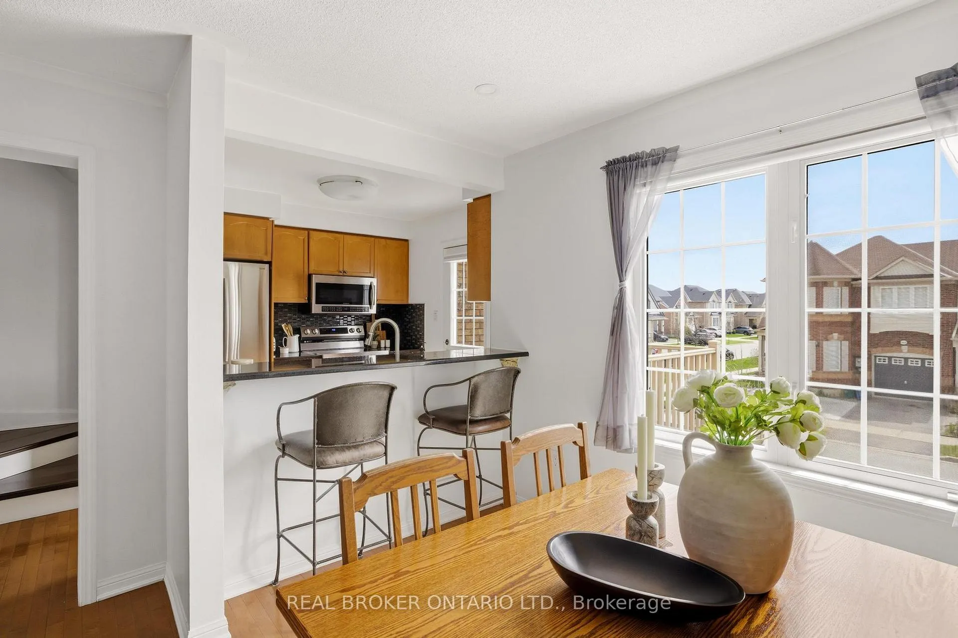 Photo 12 of 806 Shortreed Crescent, Milton, Coates — HOMEH