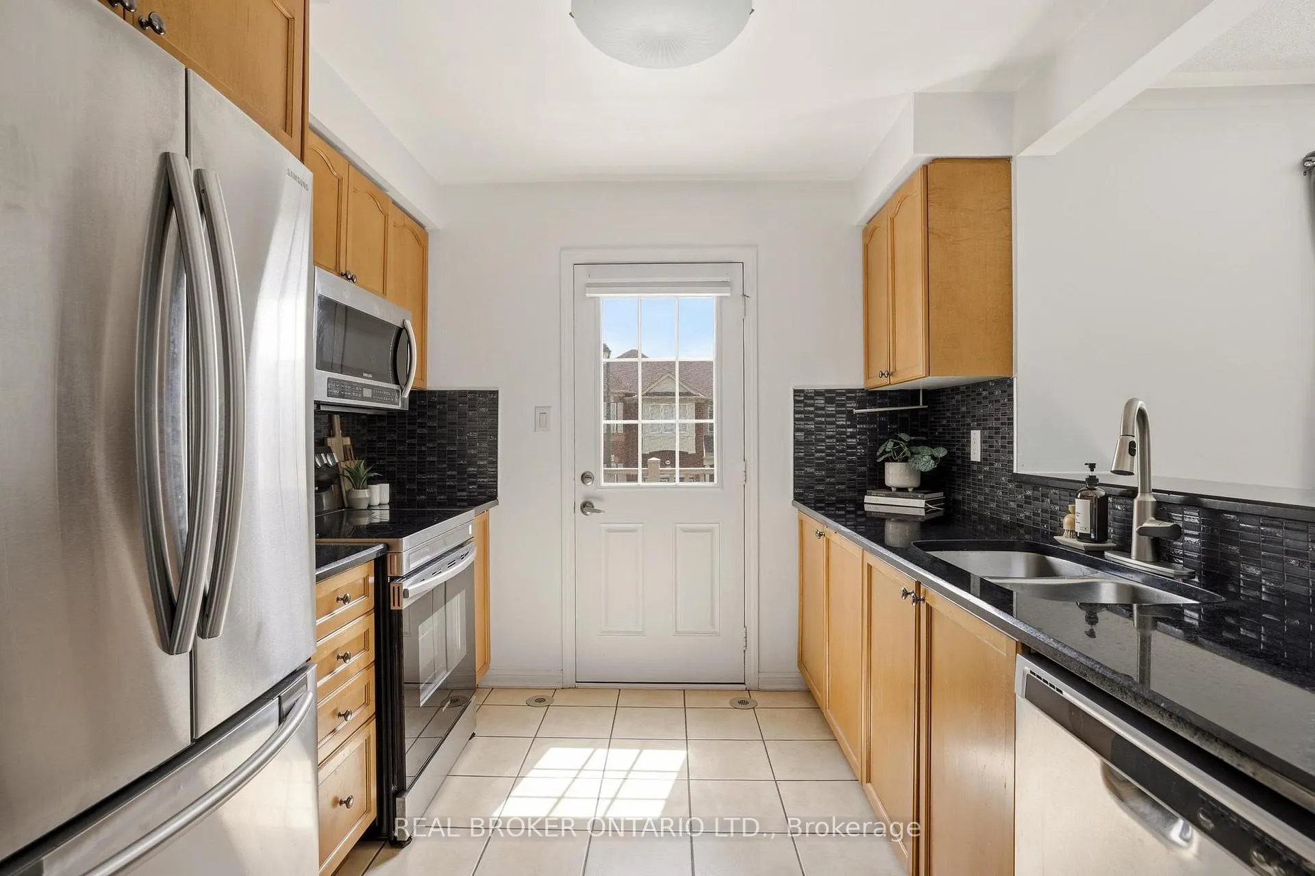 Photo 13 of 806 Shortreed Crescent, Milton, Coates — HOMEH