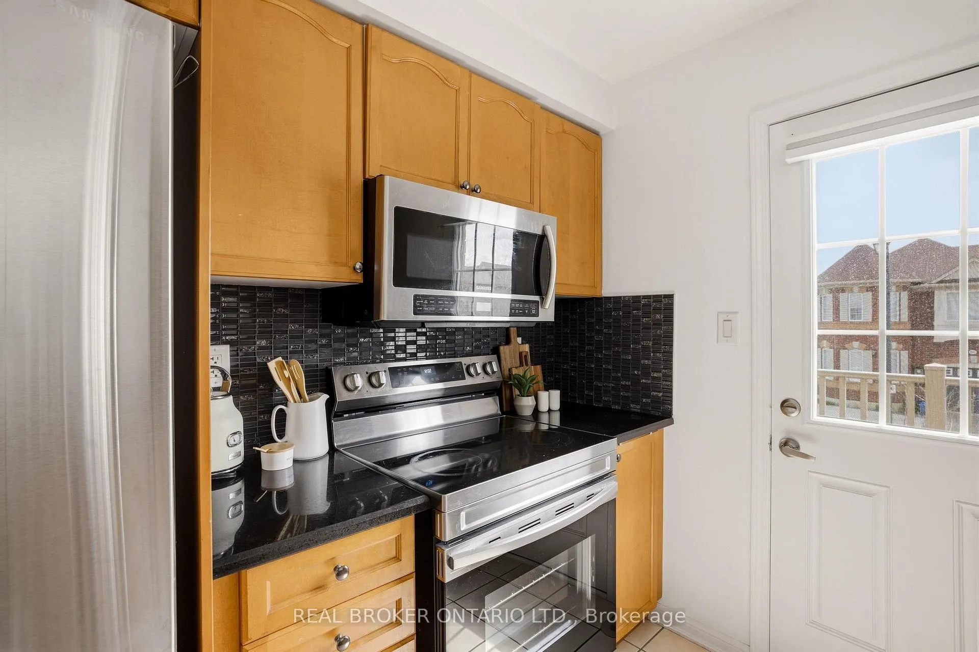 Photo 16 of 806 Shortreed Crescent, Milton, Coates — HOMEH