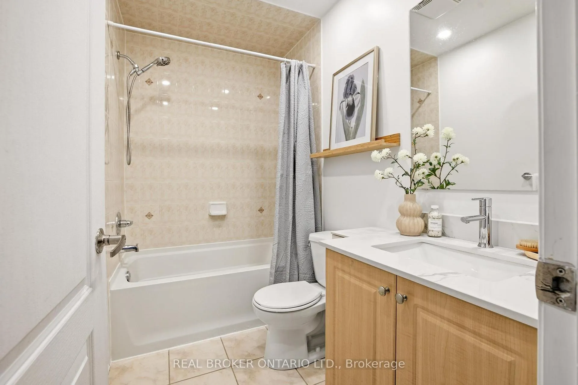 Photo 18 of 806 Shortreed Crescent, Milton, Coates — HOMEH