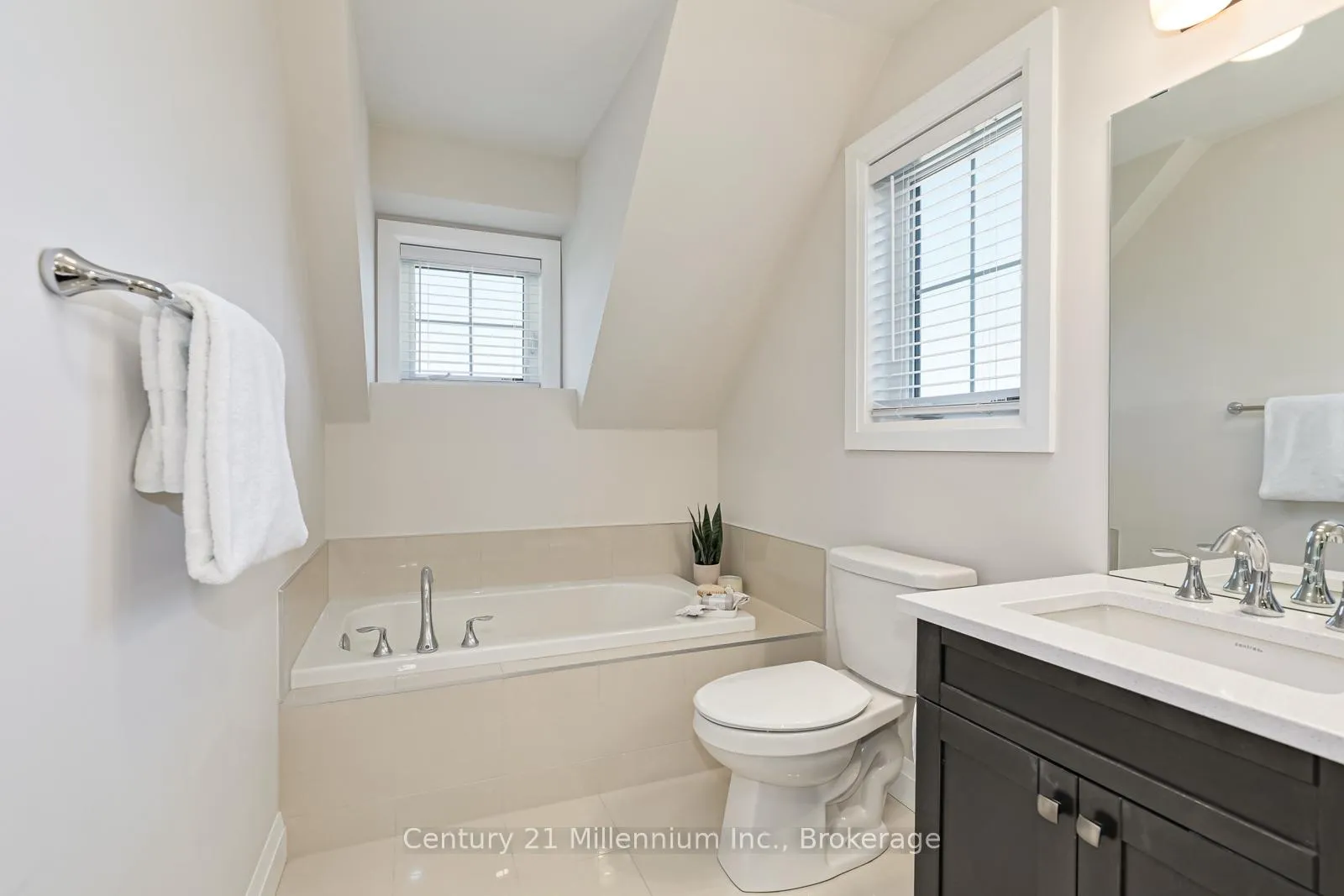 Photo 23 of 168 Yellow Birch Crescent, Blue Mountains — HOMEH