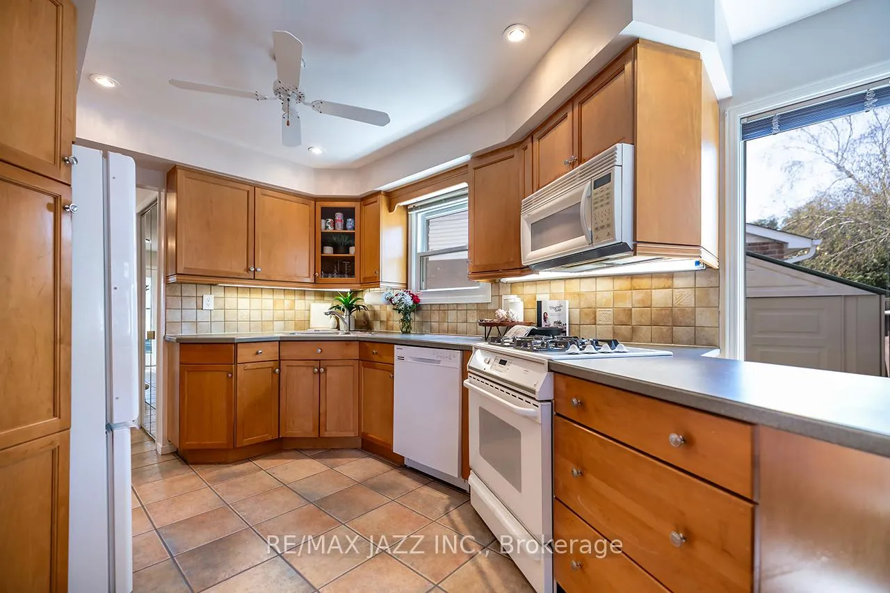 Photo 5 of 1716 Minstrel Manor, Pickering, Amberlea — HOMEH
