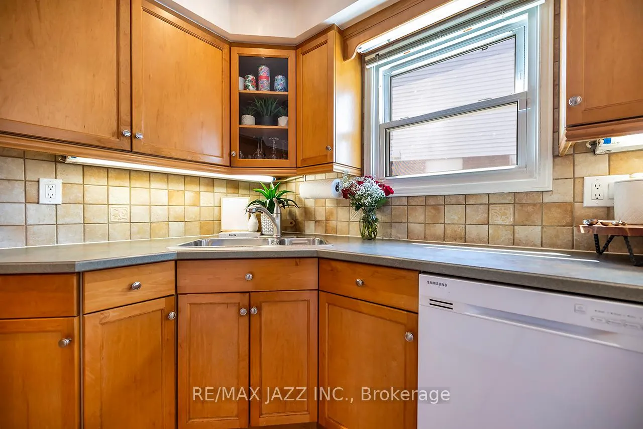 Photo 6 of 1716 Minstrel Manor, Pickering, Amberlea — HOMEH
