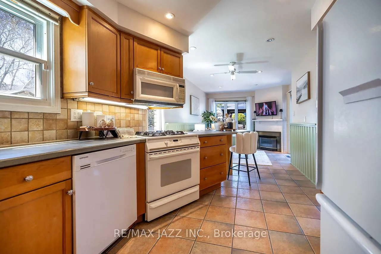 Photo 7 of 1716 Minstrel Manor, Pickering, Amberlea — HOMEH