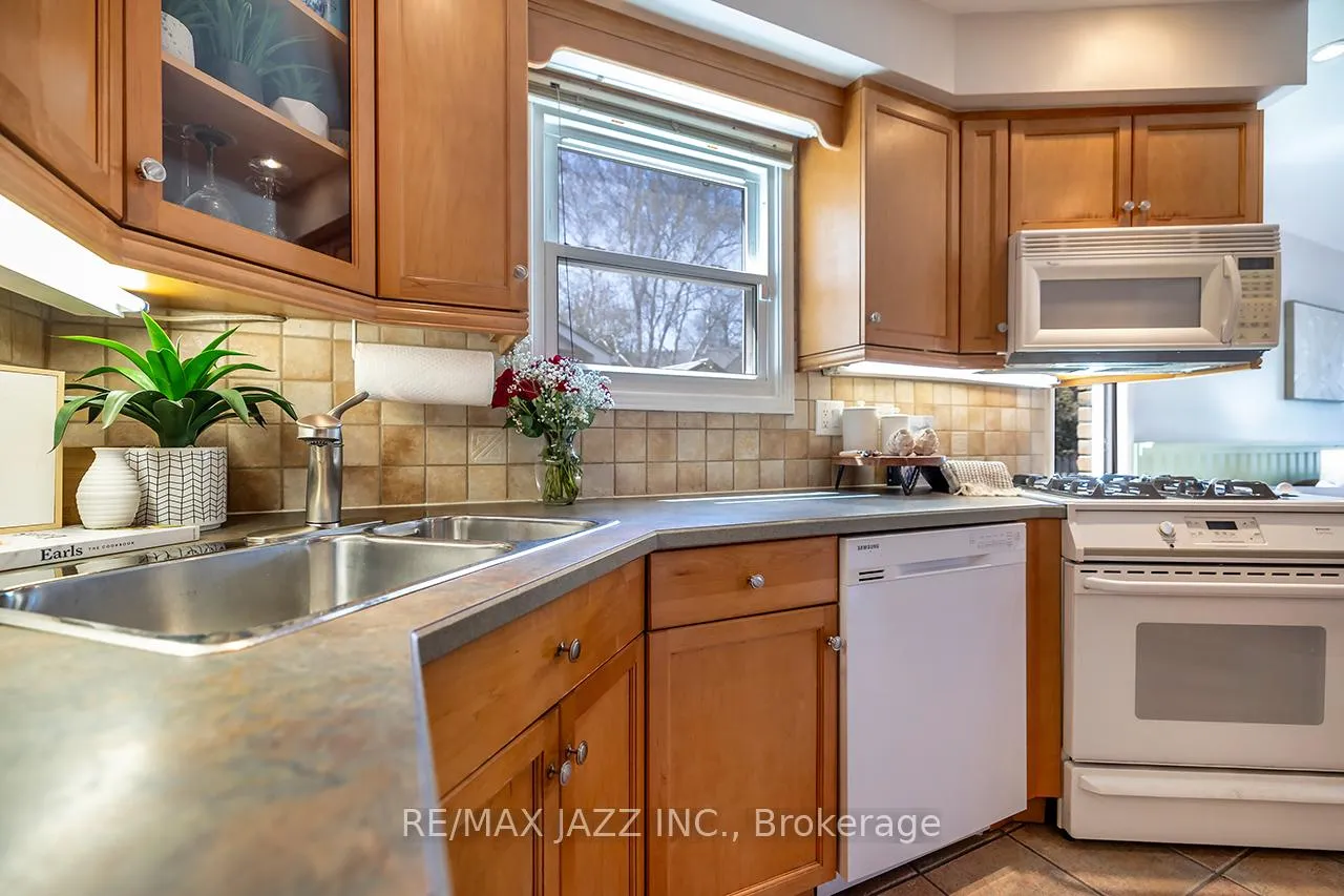 Photo 8 of 1716 Minstrel Manor, Pickering, Amberlea — HOMEH