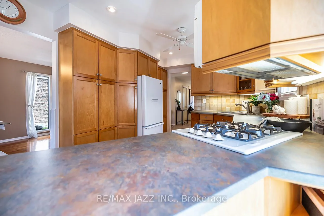 Photo 9 of 1716 Minstrel Manor, Pickering, Amberlea — HOMEH