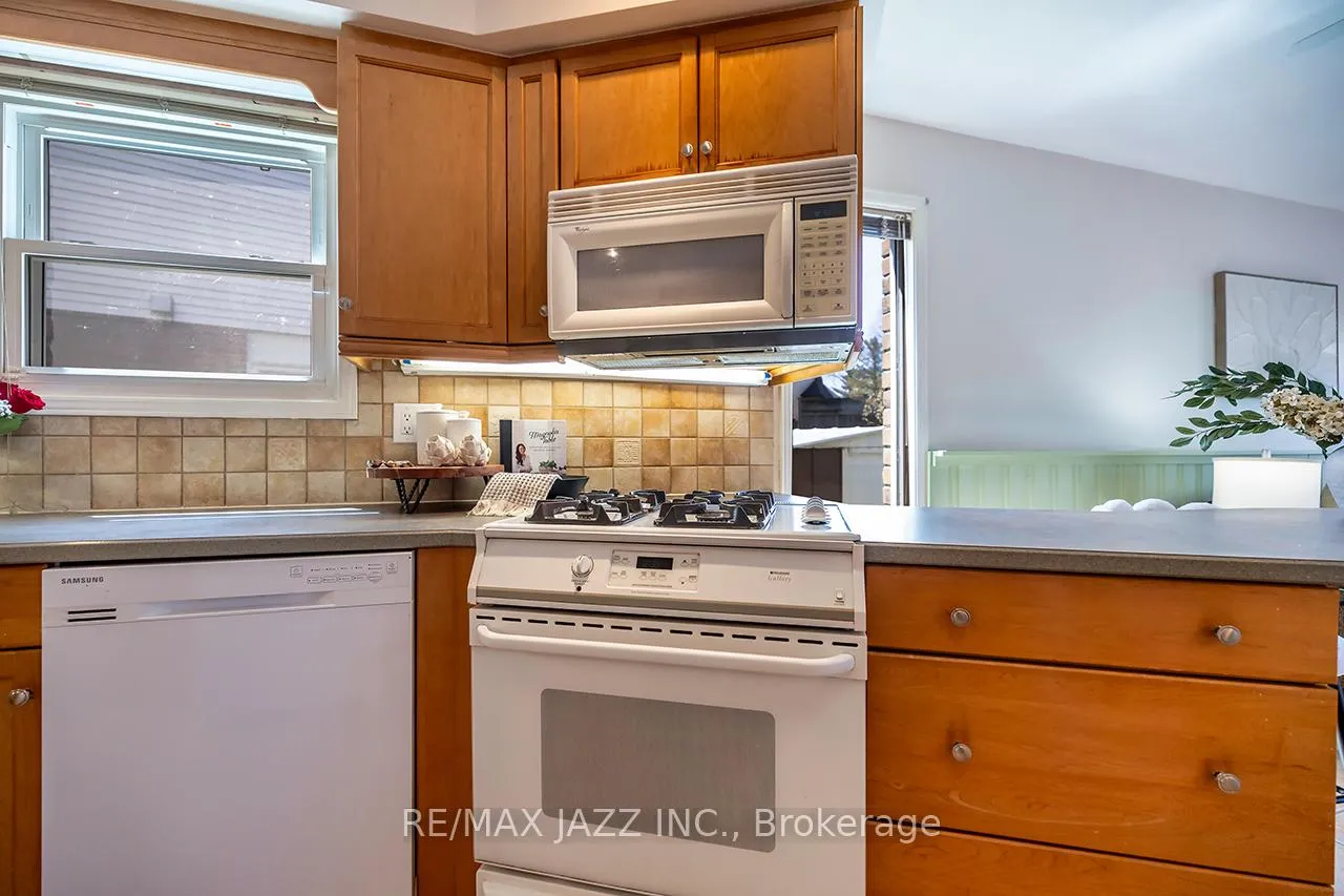 Photo 10 of 1716 Minstrel Manor, Pickering, Amberlea — HOMEH