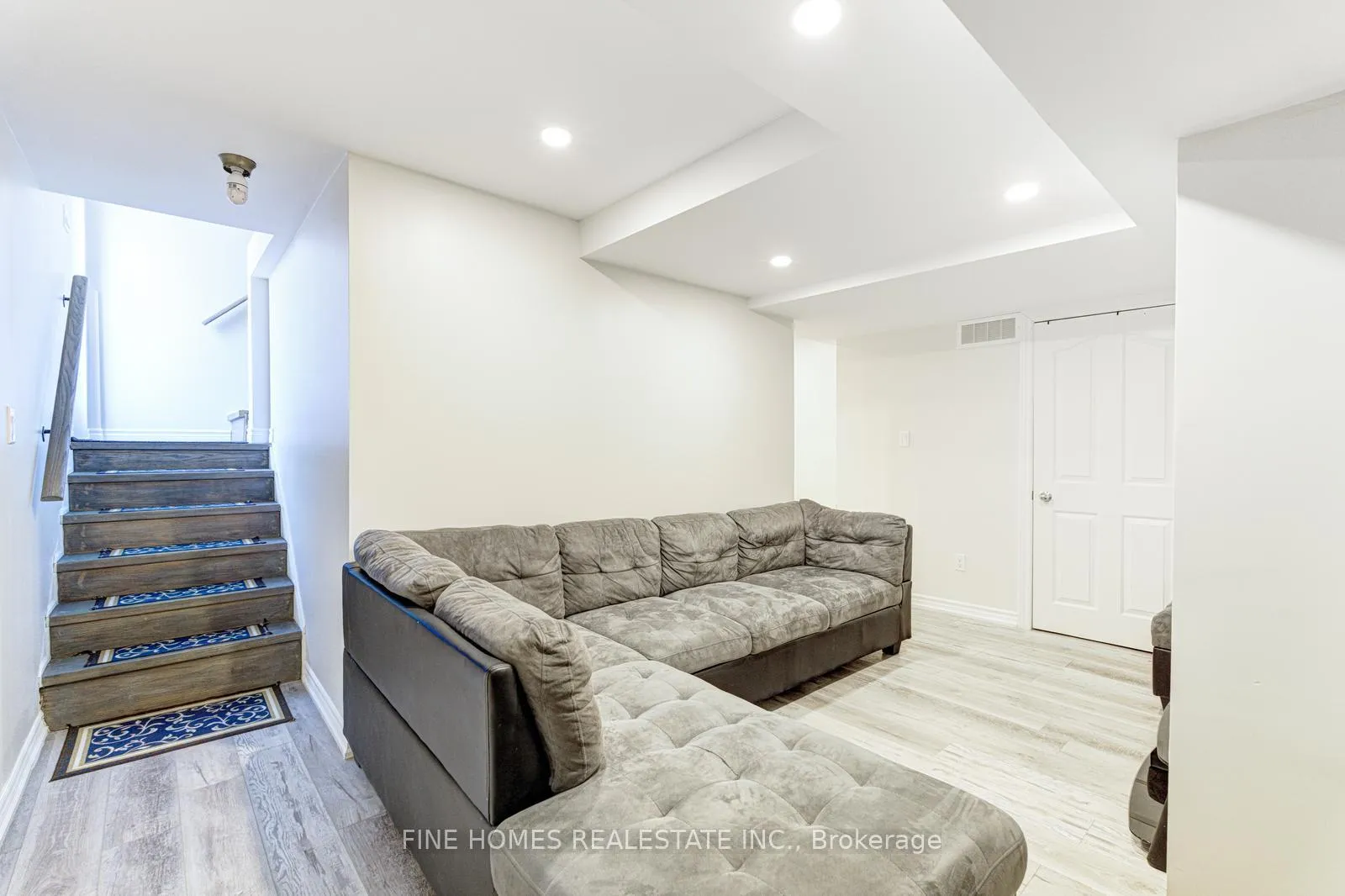 Photo 4 of Unit Lower, 26 Rockwood Crescent, Vaughan, Beverley Glen — HOMEH
