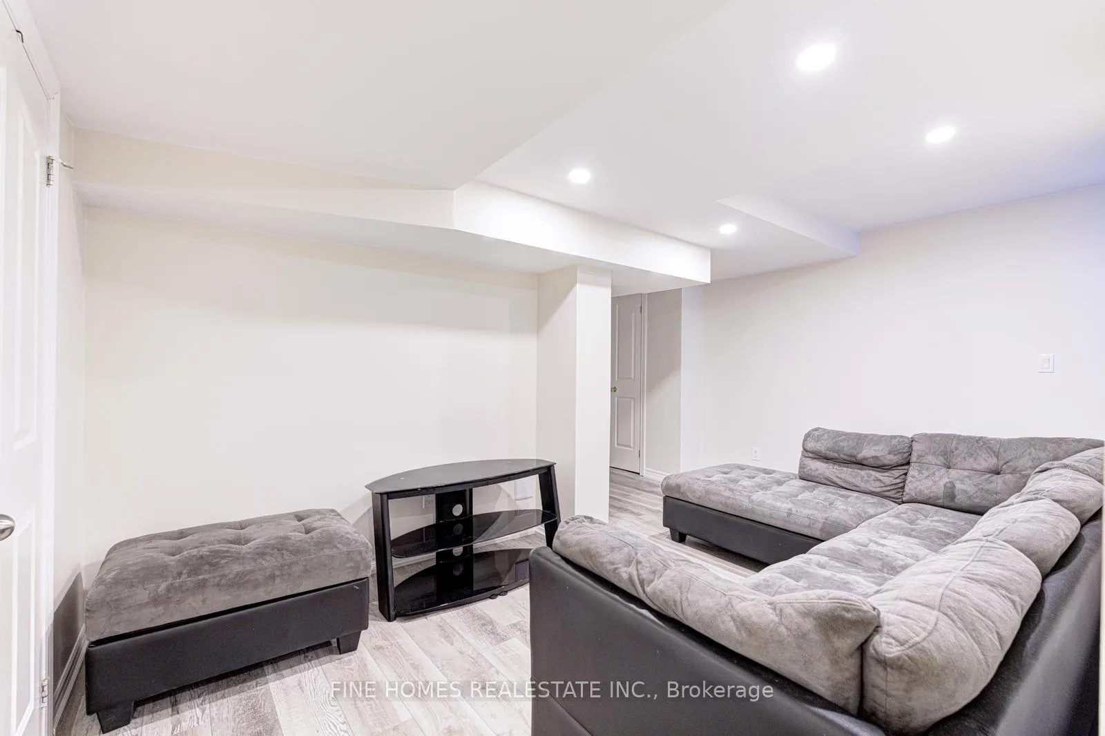 Photo 6 of Unit Lower, 26 Rockwood Crescent, Vaughan, Beverley Glen — HOMEH