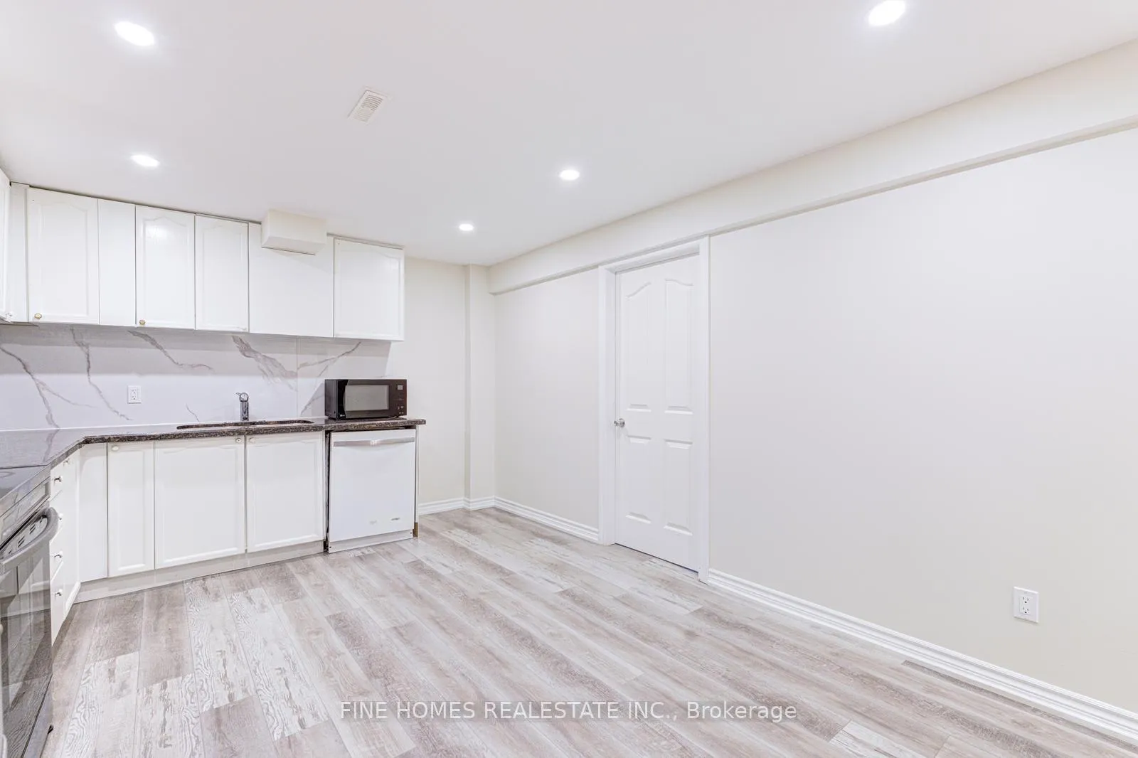 Photo 3 of Unit Lower, 26 Rockwood Crescent, Vaughan, Beverley Glen — HOMEH