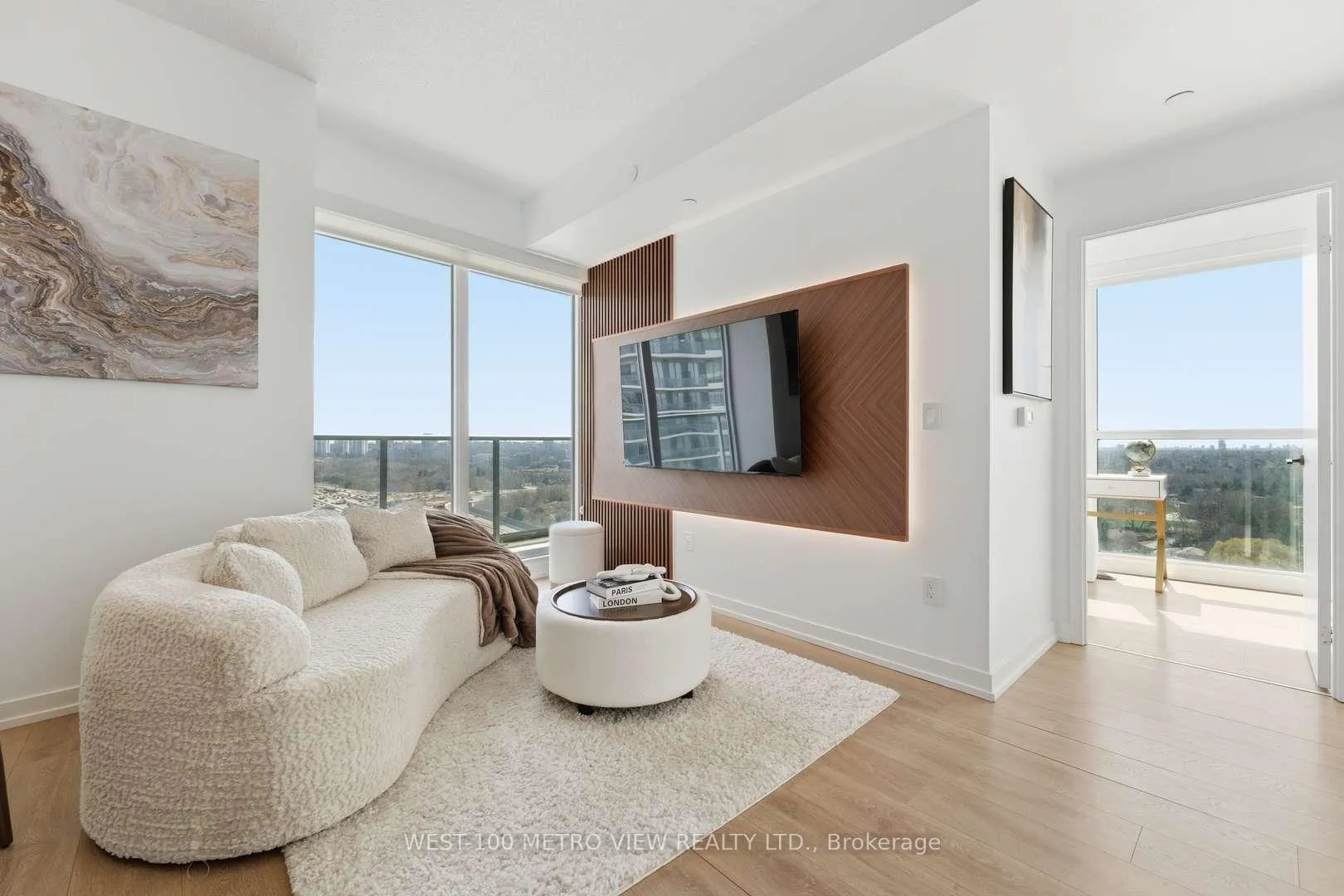 Photo 4 of Unit 2010, 115 Mcmahon Drive, North York, Bayview Village — HOMEH
