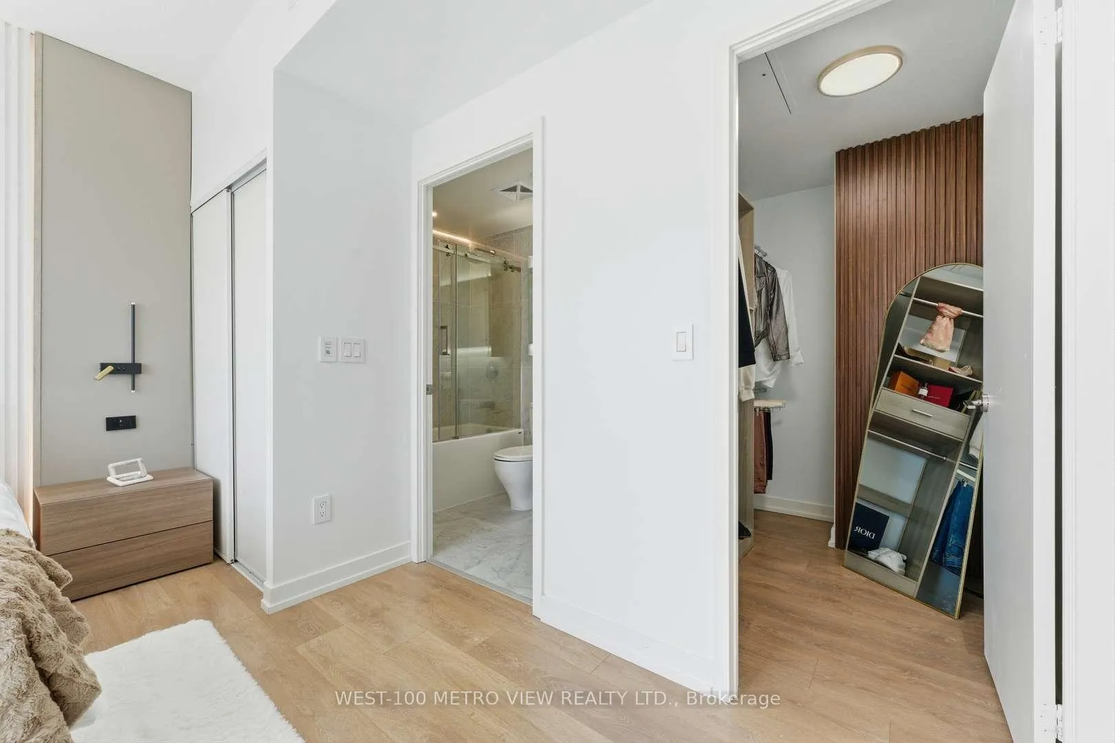 Photo 10 of Unit 2010, 115 Mcmahon Drive, North York, Bayview Village — HOMEH