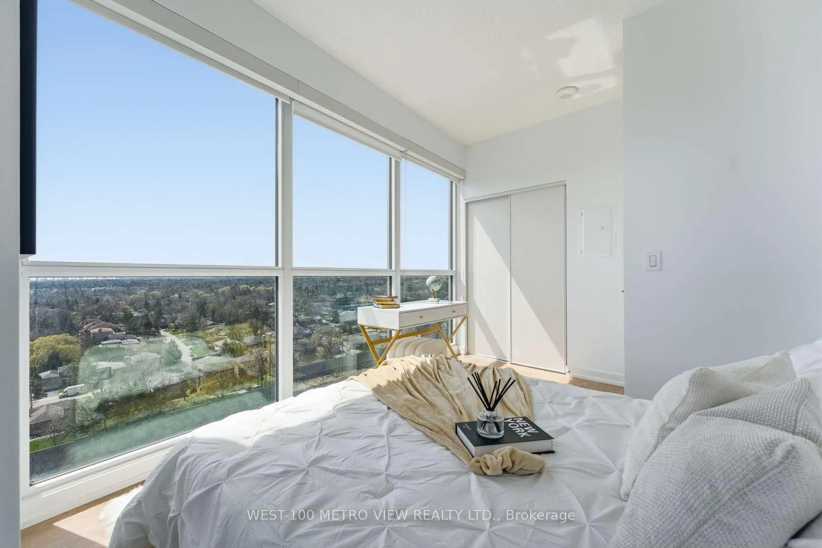 Photo 13 of Unit 2010, 115 Mcmahon Drive, North York, Bayview Village — HOMEH