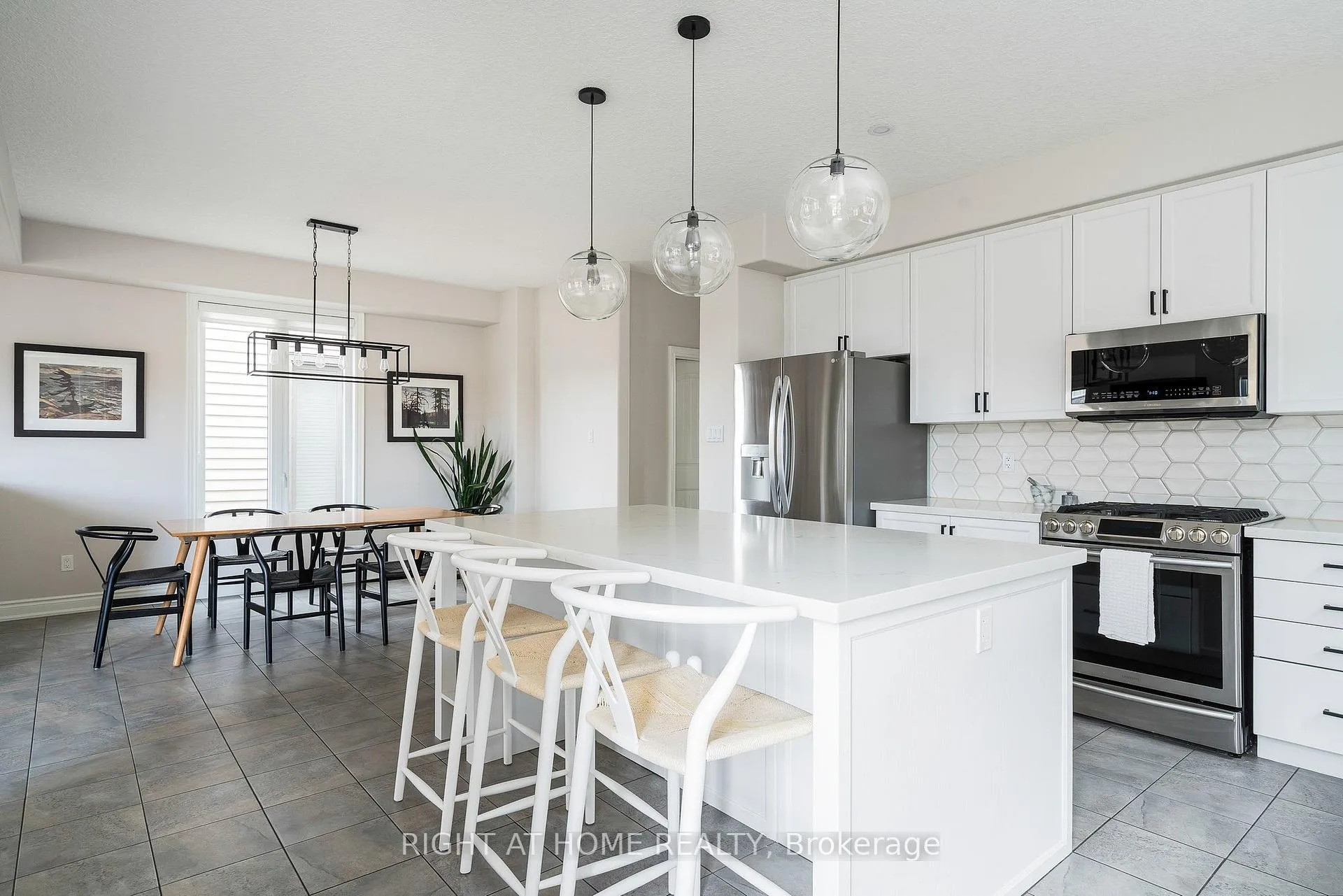 Photo 15 of 98 Garbutt Crescent, Collingwood — HOMEH