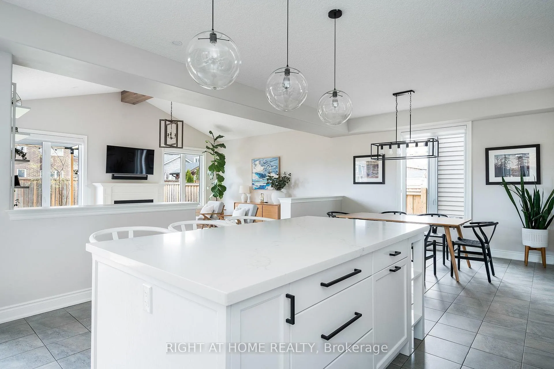 Photo 18 of 98 Garbutt Crescent, Collingwood — HOMEH