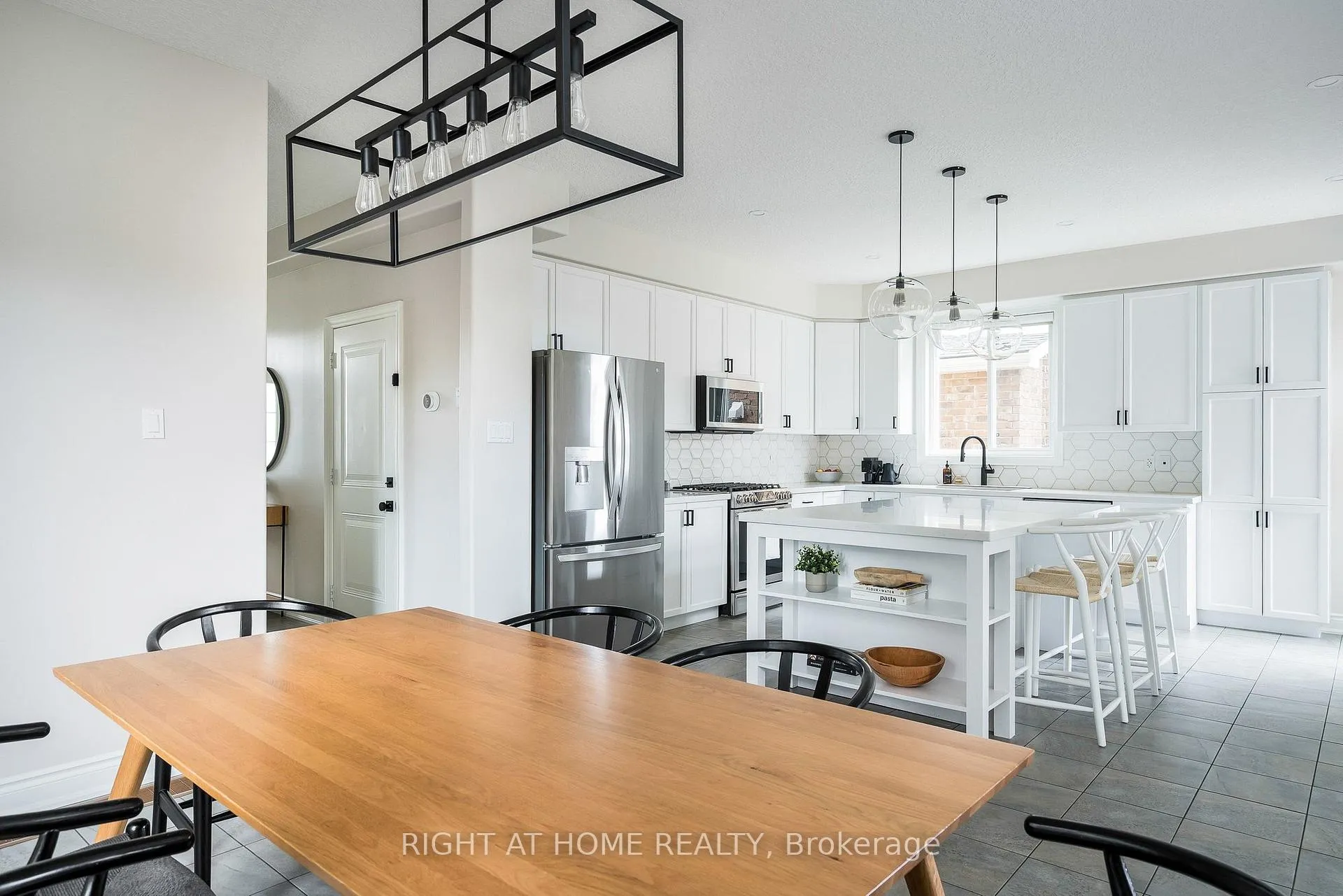 Photo 20 of 98 Garbutt Crescent, Collingwood — HOMEH
