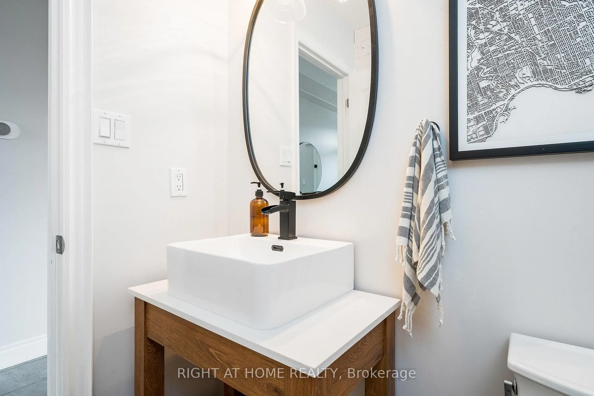 Photo 22 of 98 Garbutt Crescent, Collingwood — HOMEH
