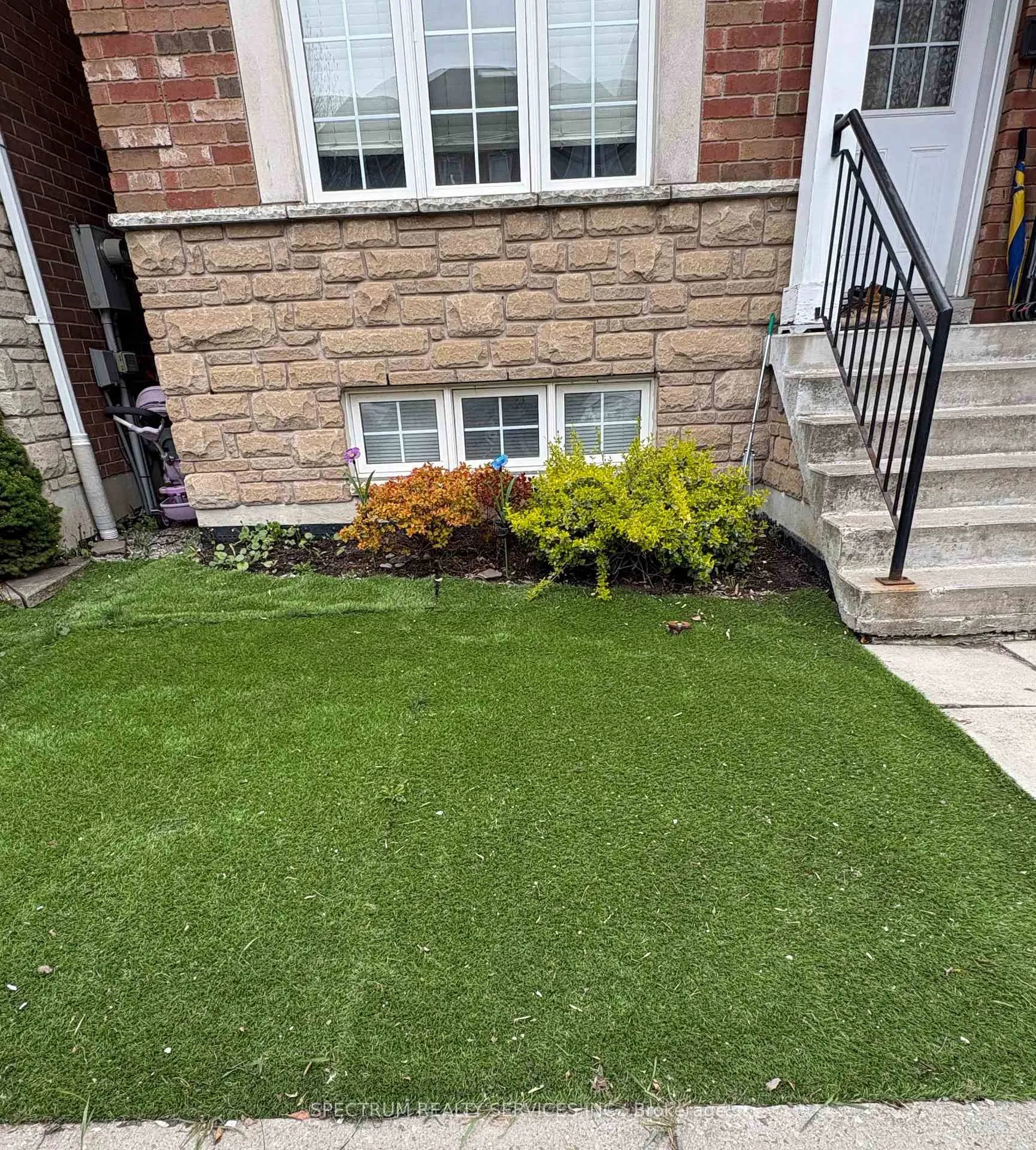 Photo 2 of 17 Estoril Terrace, Toronto, Weston-Pellam Park — HOMEH