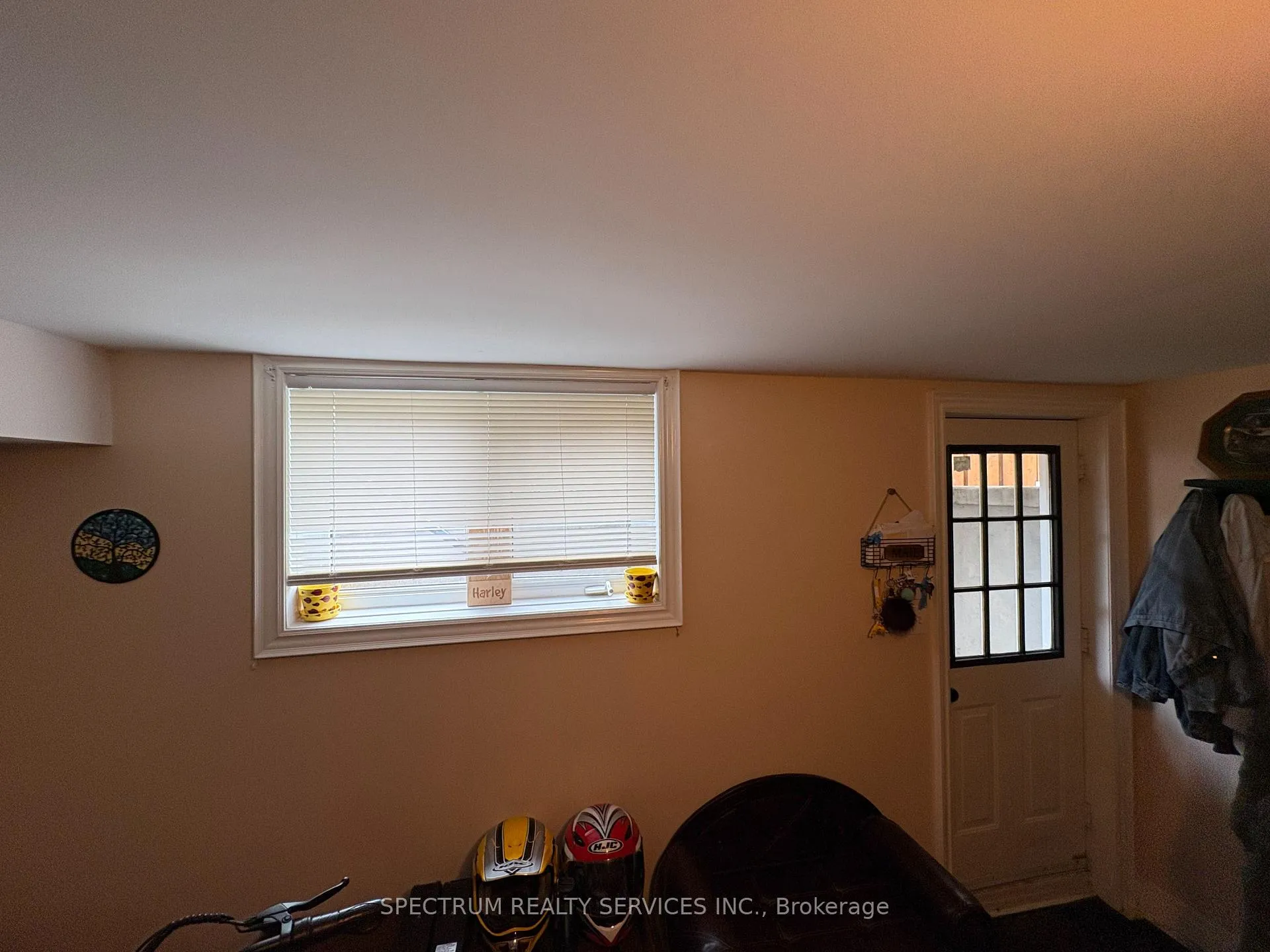 Photo 3 of 17 Estoril Terrace, Toronto, Weston-Pellam Park — HOMEH