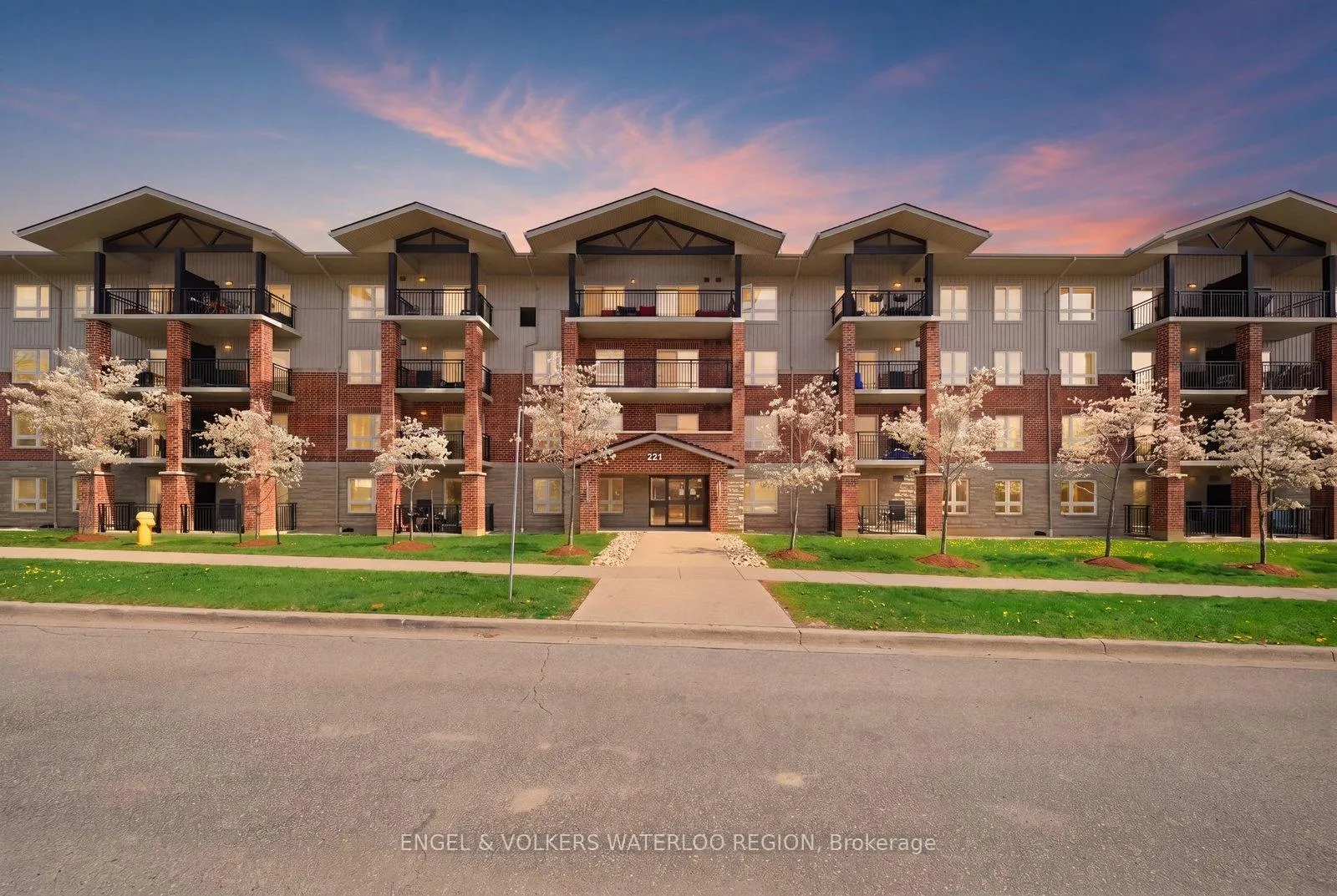Front of Unit 408, 505 Margaret Street