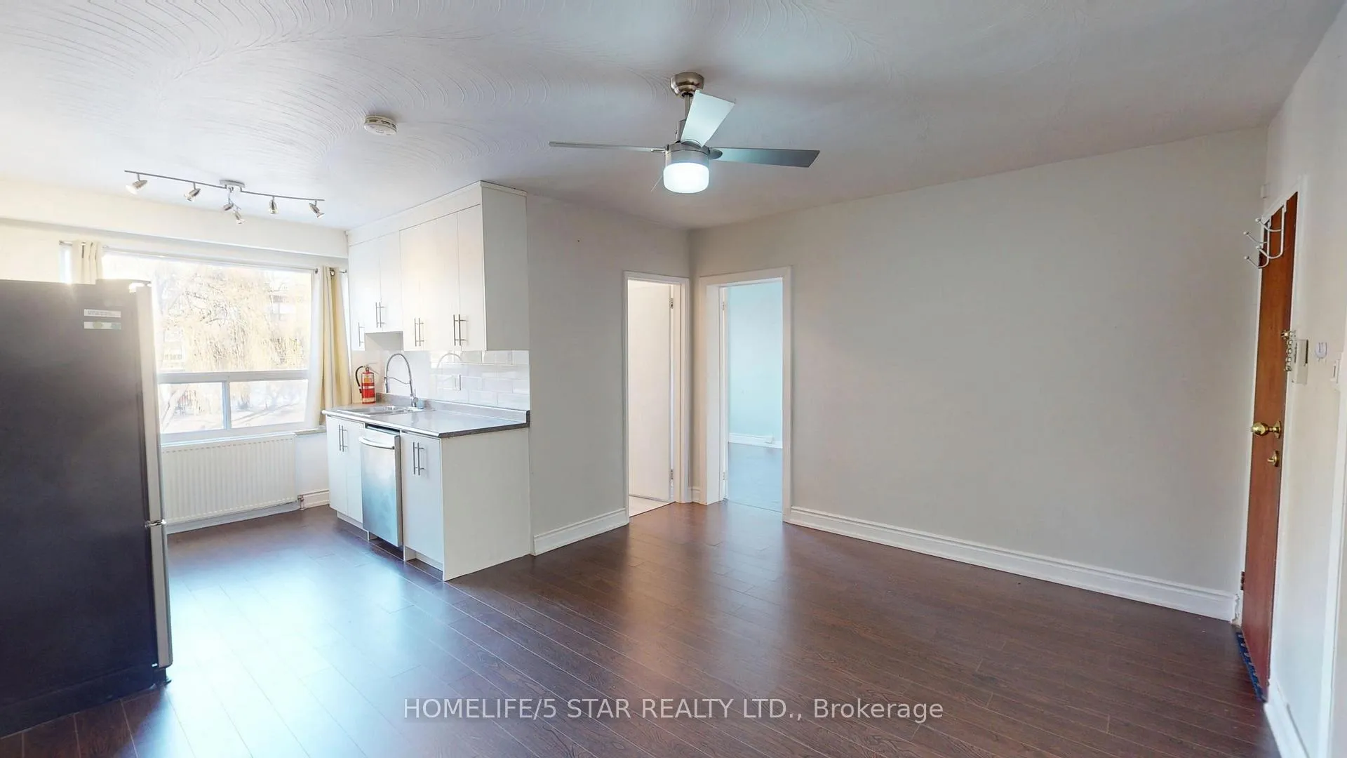 Photo 3 of Unit 6, 52 Waniska Avenue, Etobicoke, Stonegate-Queensway — HOMEH