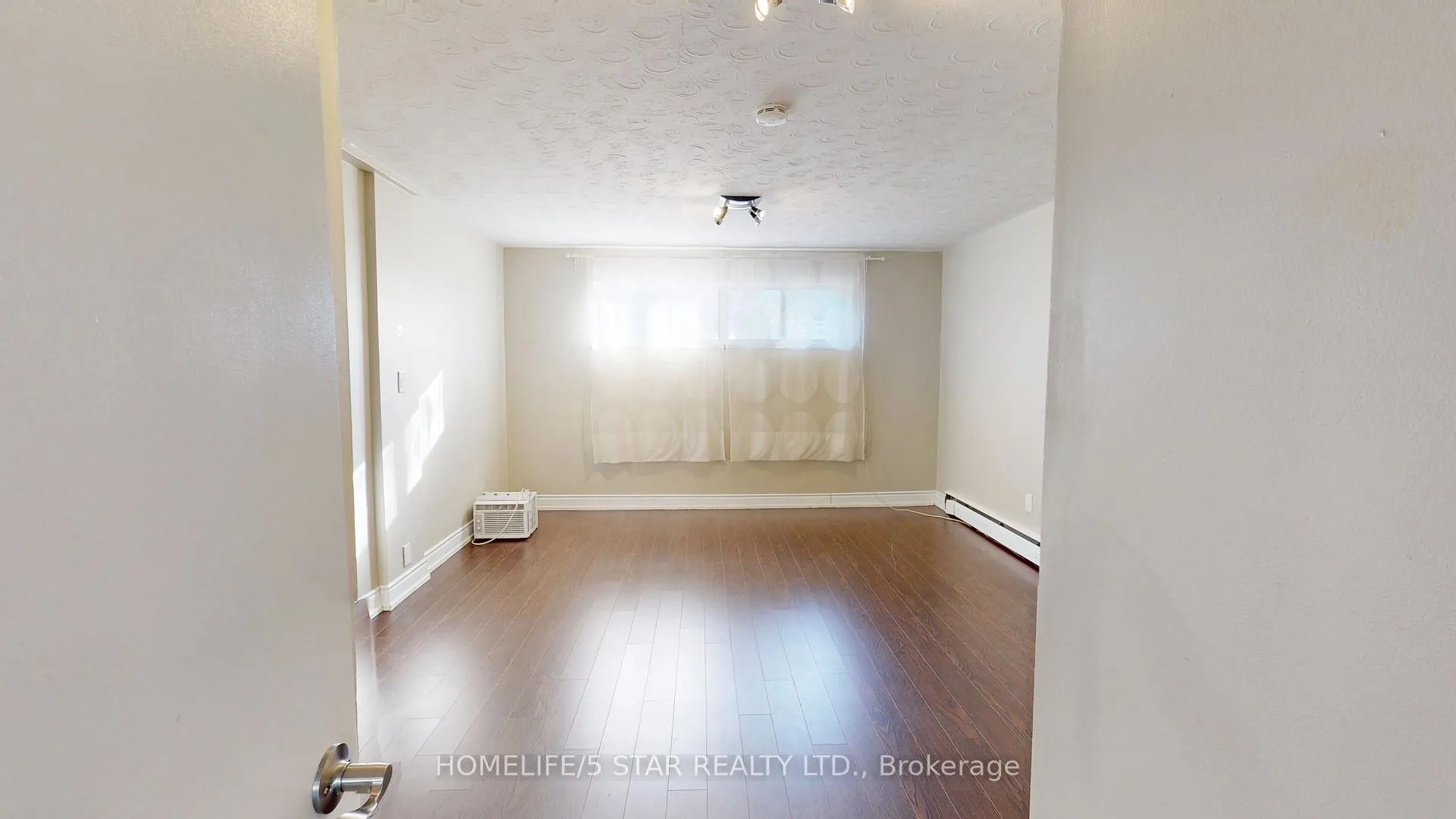 Photo 6 of Unit 6, 52 Waniska Avenue, Etobicoke, Stonegate-Queensway — HOMEH