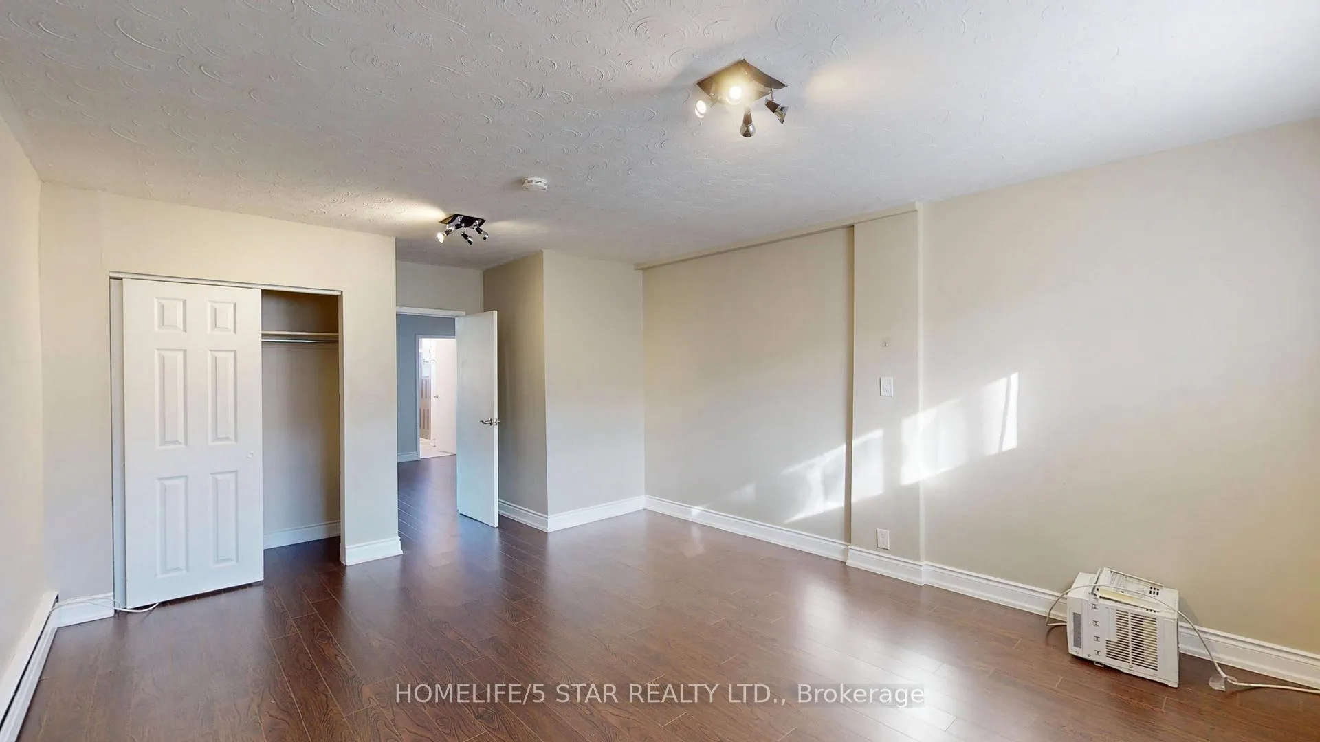 Photo 9 of Unit 6, 52 Waniska Avenue, Etobicoke, Stonegate-Queensway — HOMEH