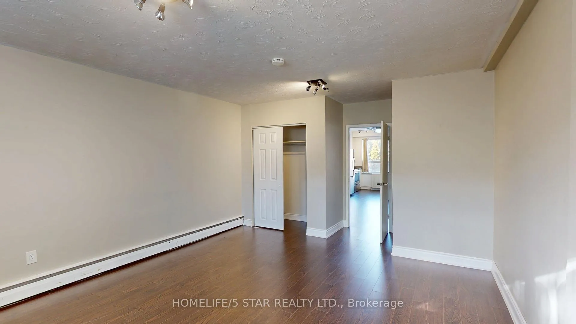 Photo 10 of Unit 6, 52 Waniska Avenue, Etobicoke, Stonegate-Queensway — HOMEH