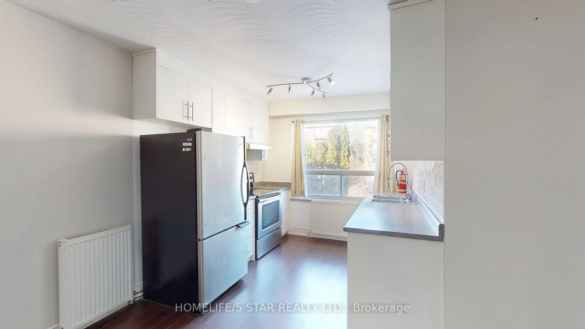Photo 12 of Unit 6, 52 Waniska Avenue, Etobicoke, Stonegate-Queensway — HOMEH