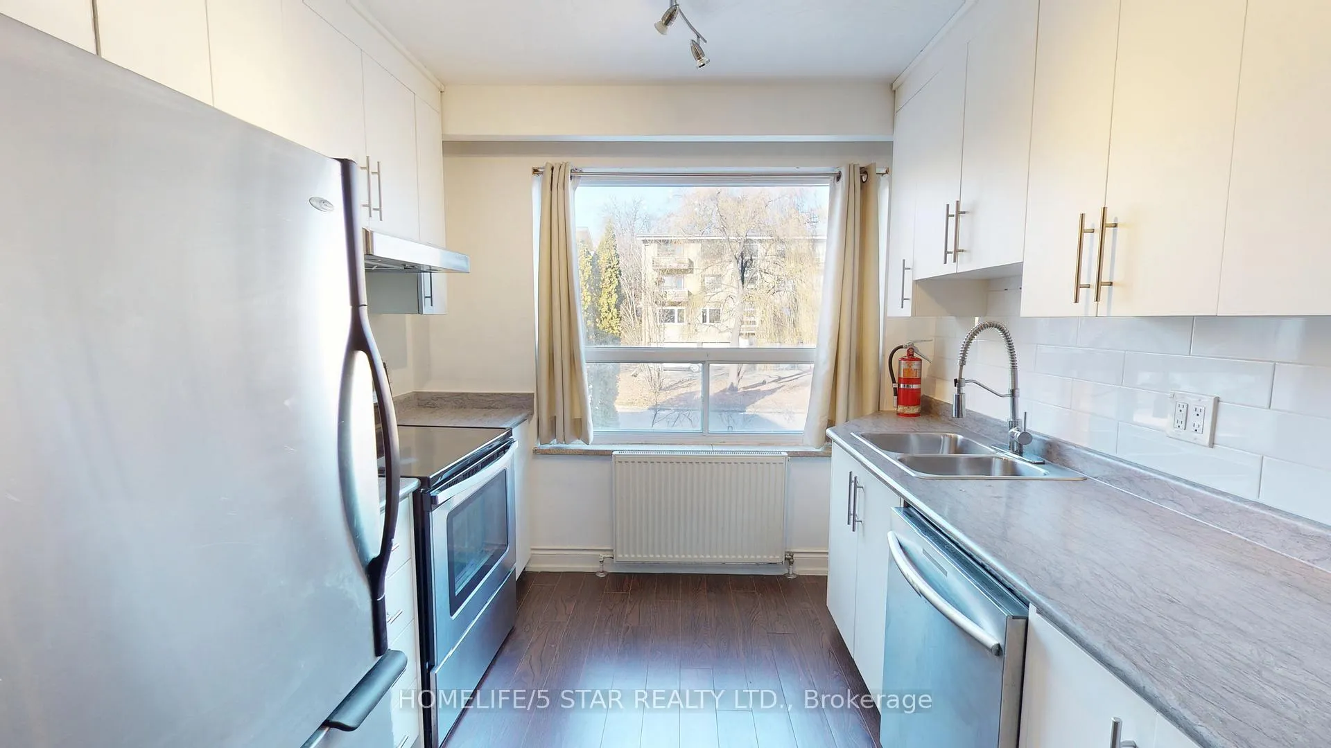 Photo 13 of Unit 6, 52 Waniska Avenue, Etobicoke, Stonegate-Queensway — HOMEH