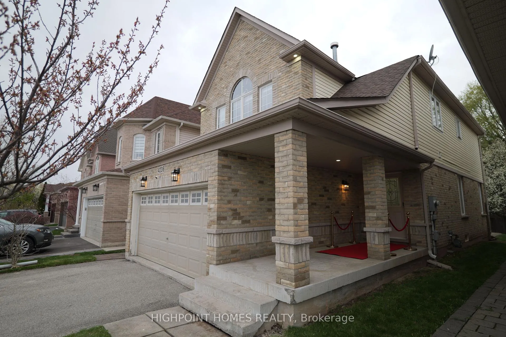 Photo 2 of 4236 Saunders Crescent, Burlington, Rose — HOMEH
